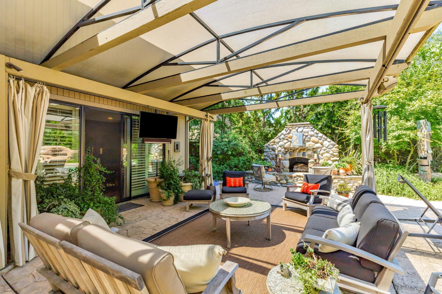 Gold River, California, 95670, United States, 4 Bedrooms Bedrooms, ,5 BathroomsBathrooms,Residential,For Sale,1987751