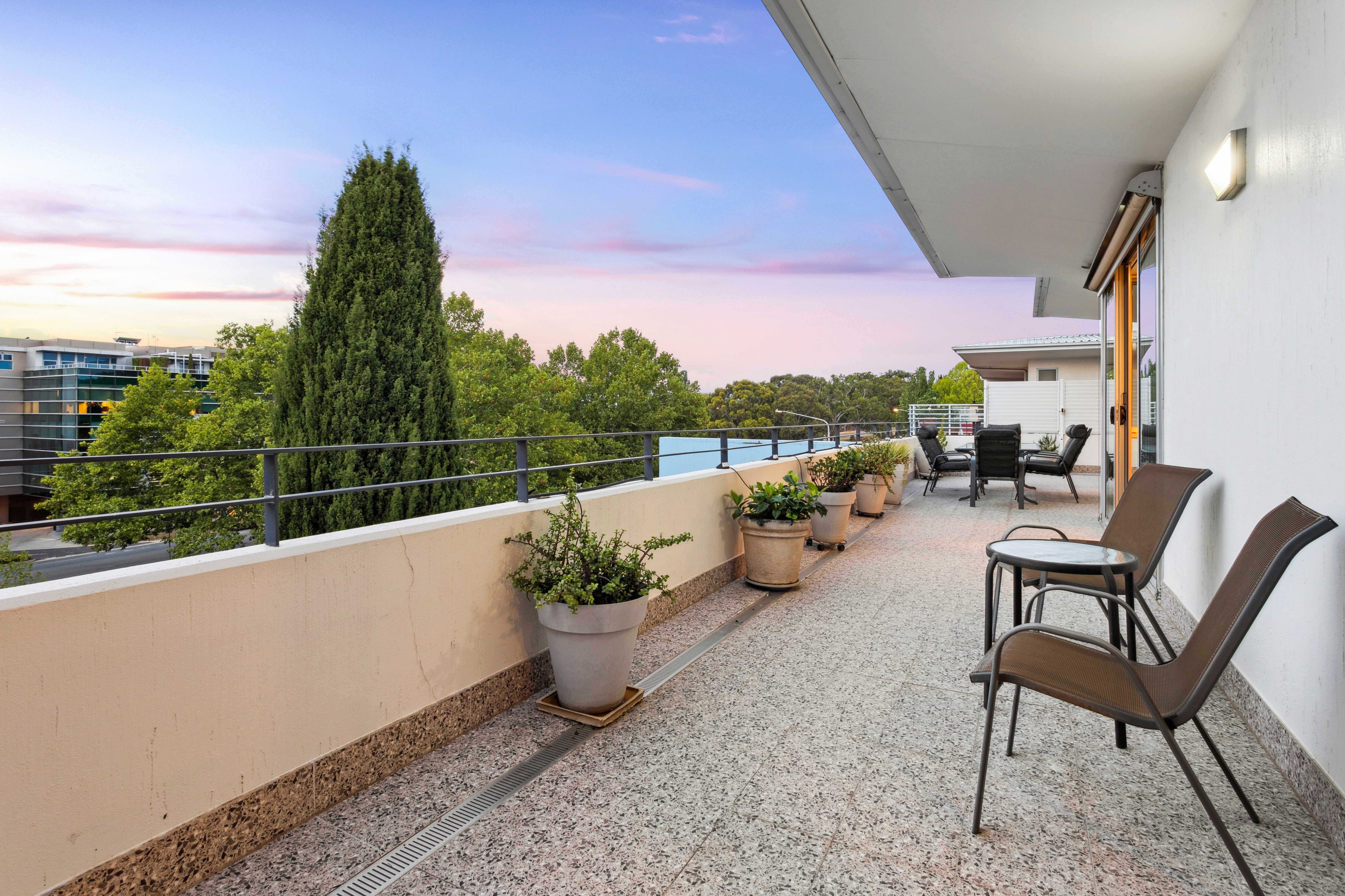  A Penthouse Defined by Space, Light and Outdoor Living - 物件實景