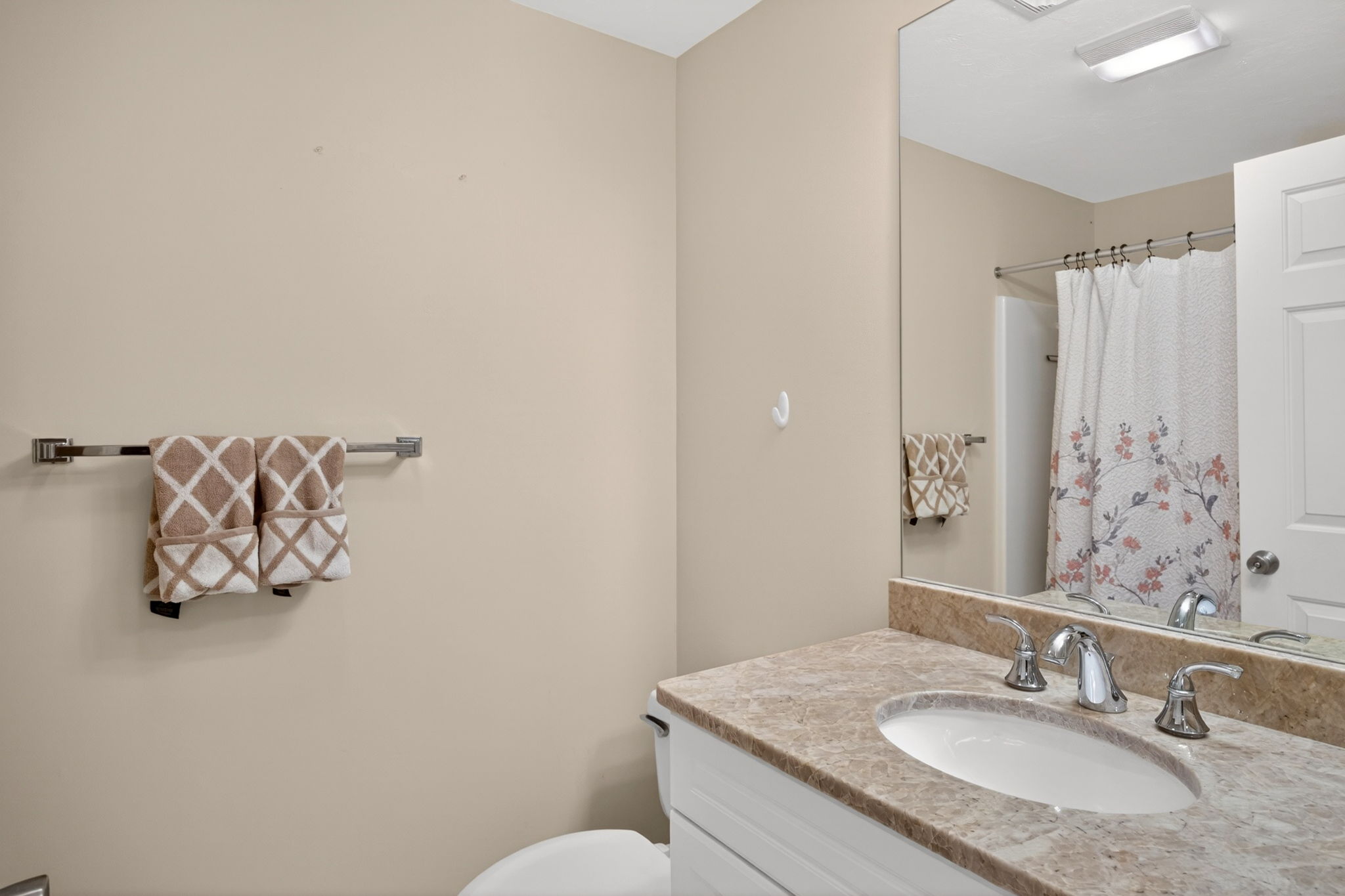  24 W Woods Circle, Yarmouth Port, MA, 02675 - 物件實景