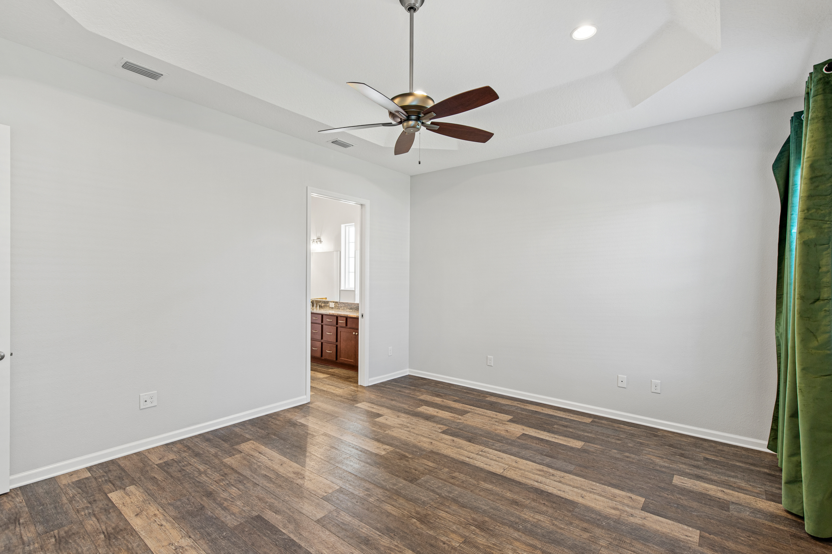 Oxford, Florida, 34484, United States, 3 Bedrooms Bedrooms, ,2 BathroomsBathrooms,Residential,For Sale,1989901