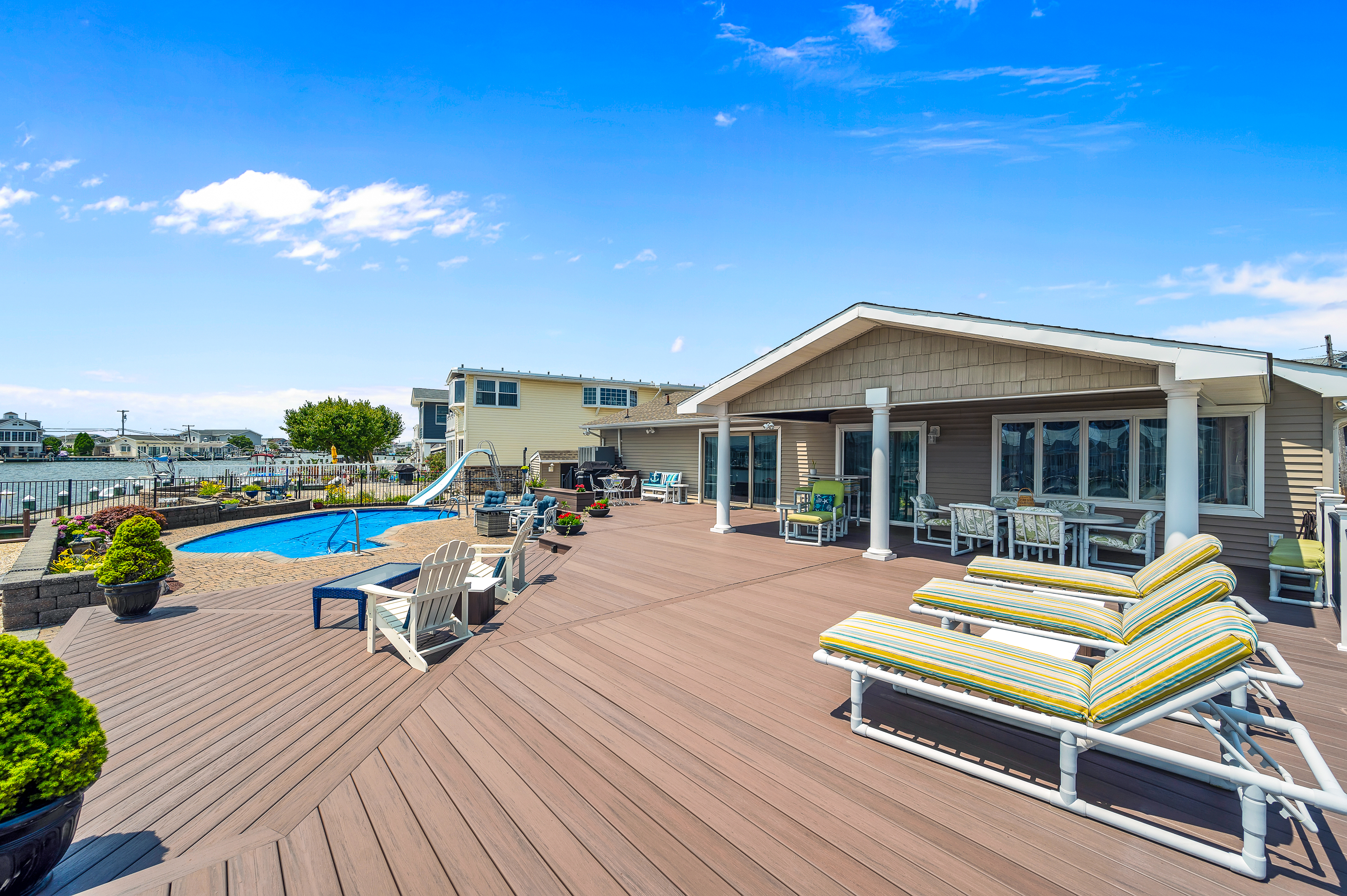  Spacious Waterfront Ranch With In-Ground Pool - 物件實景