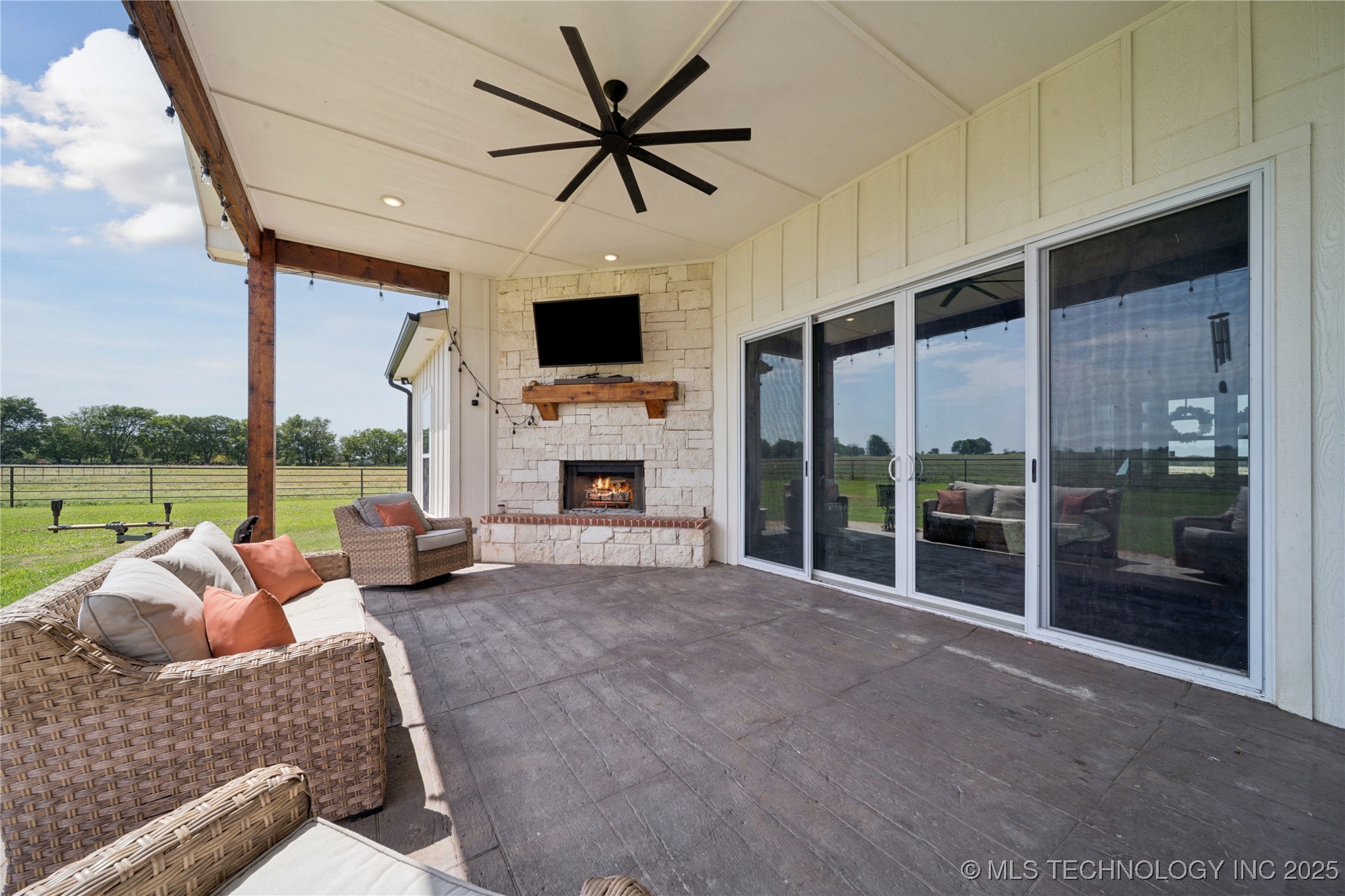 Pryor, Oklahoma, 74361, United States, 4 Bedrooms Bedrooms, ,4 BathroomsBathrooms,Residential,For Sale,1916724