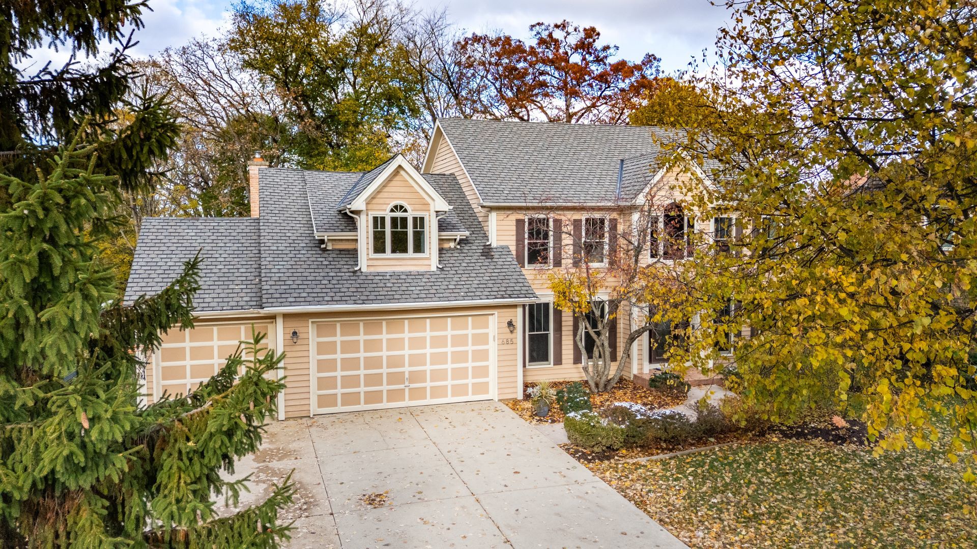 West Chicago, Illinois, 60185, United States, 4 Bedrooms Bedrooms, ,4 BathroomsBathrooms,Residential,For Sale,1991101