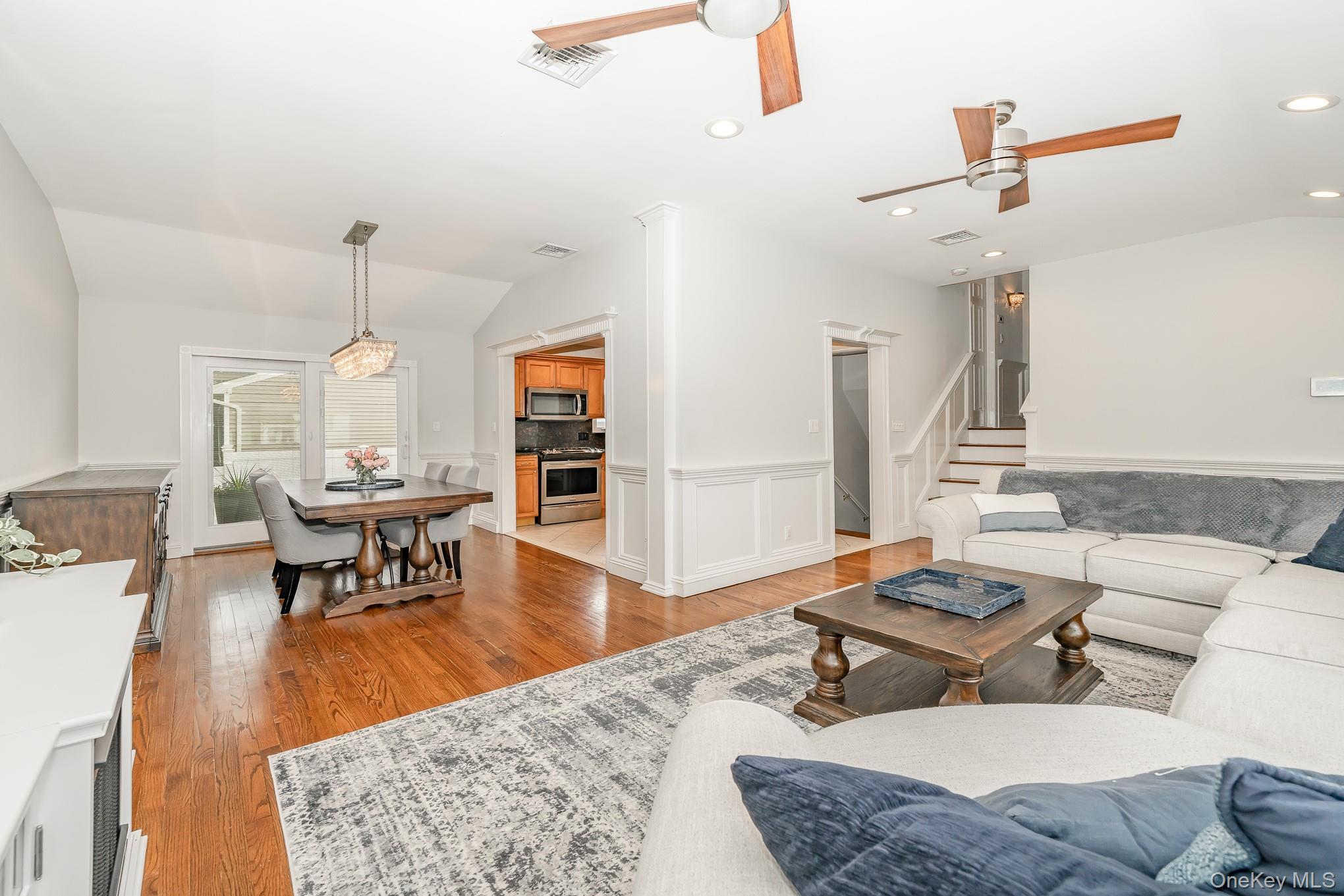 Massapequa Park, New York, 11762, United States, 3 Bedrooms Bedrooms, ,3 BathroomsBathrooms,Residential,For Sale,1937642