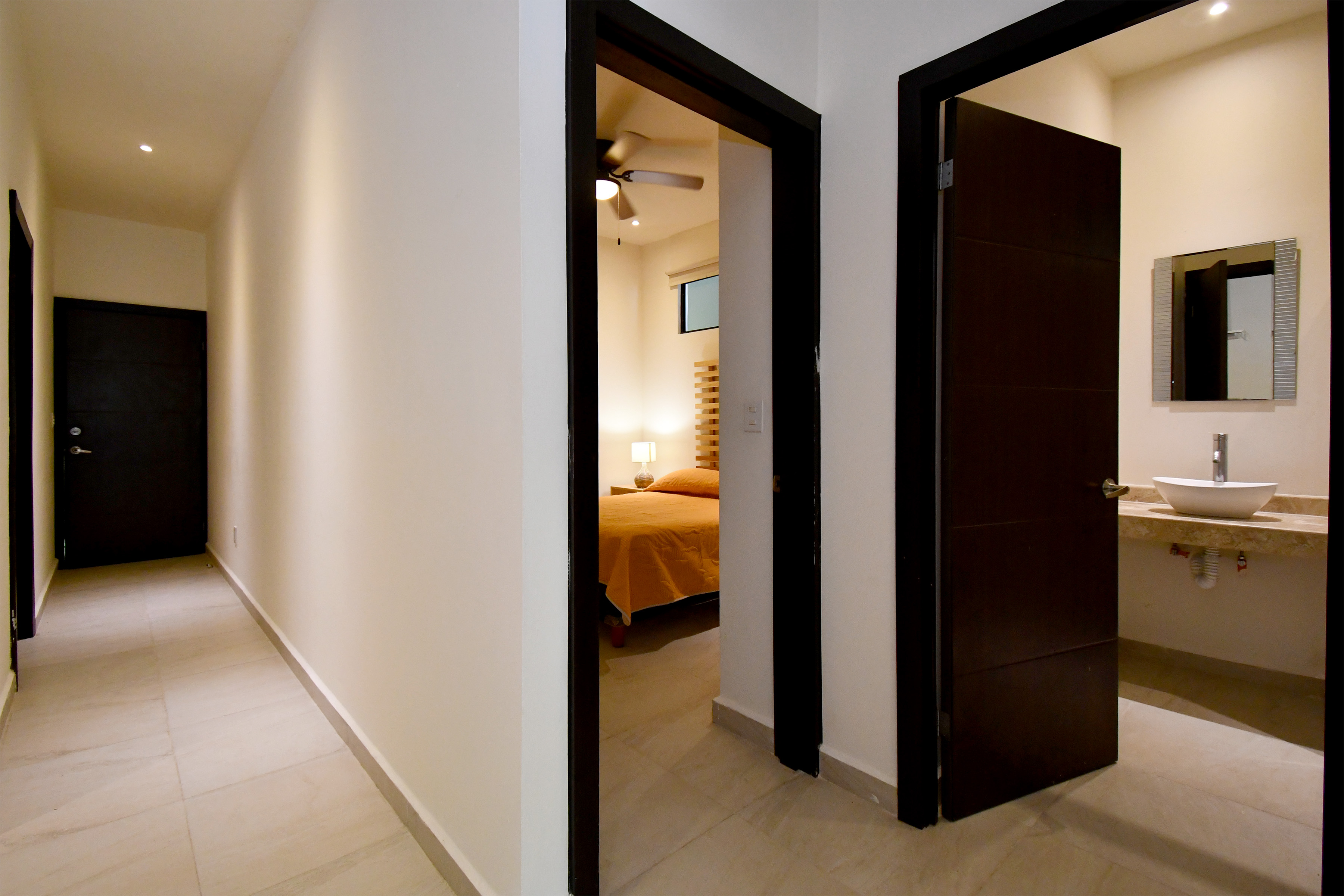 Comfort and Convenience in an Expansive Three-Bedroom Residence - 物件實景