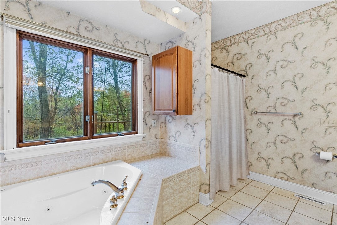 Chardon, Ohio, 44024, United States, 4 Bedrooms Bedrooms, ,5 BathroomsBathrooms,Residential,For Sale,1985731