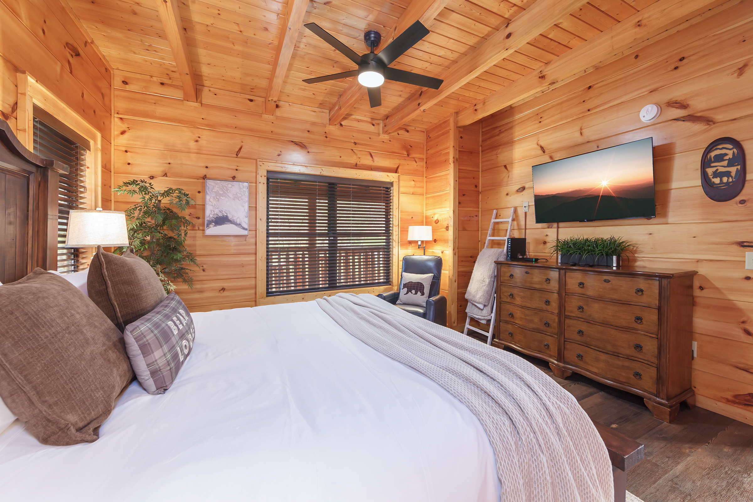 Sevierville, Tennessee, 37862, United States, 1 Bedroom Bedrooms, ,2 BathroomsBathrooms,Residential,For Sale,1979555