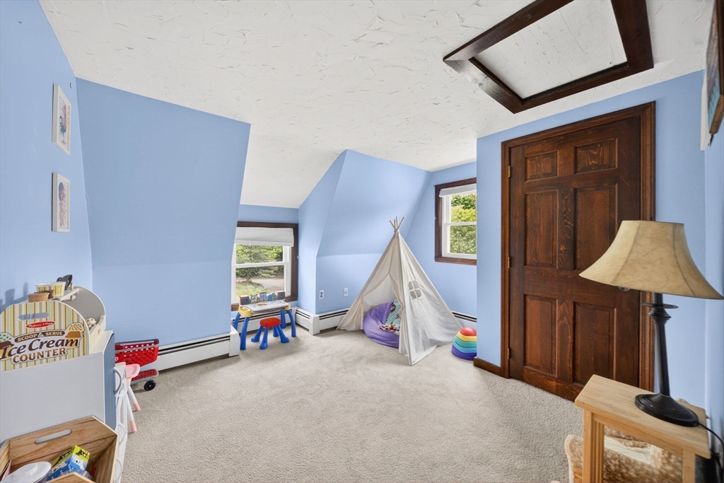 Groveland, Massachusetts, 01834, United States, 4 Bedrooms Bedrooms, ,4 BathroomsBathrooms,Residential,For Sale,2048598