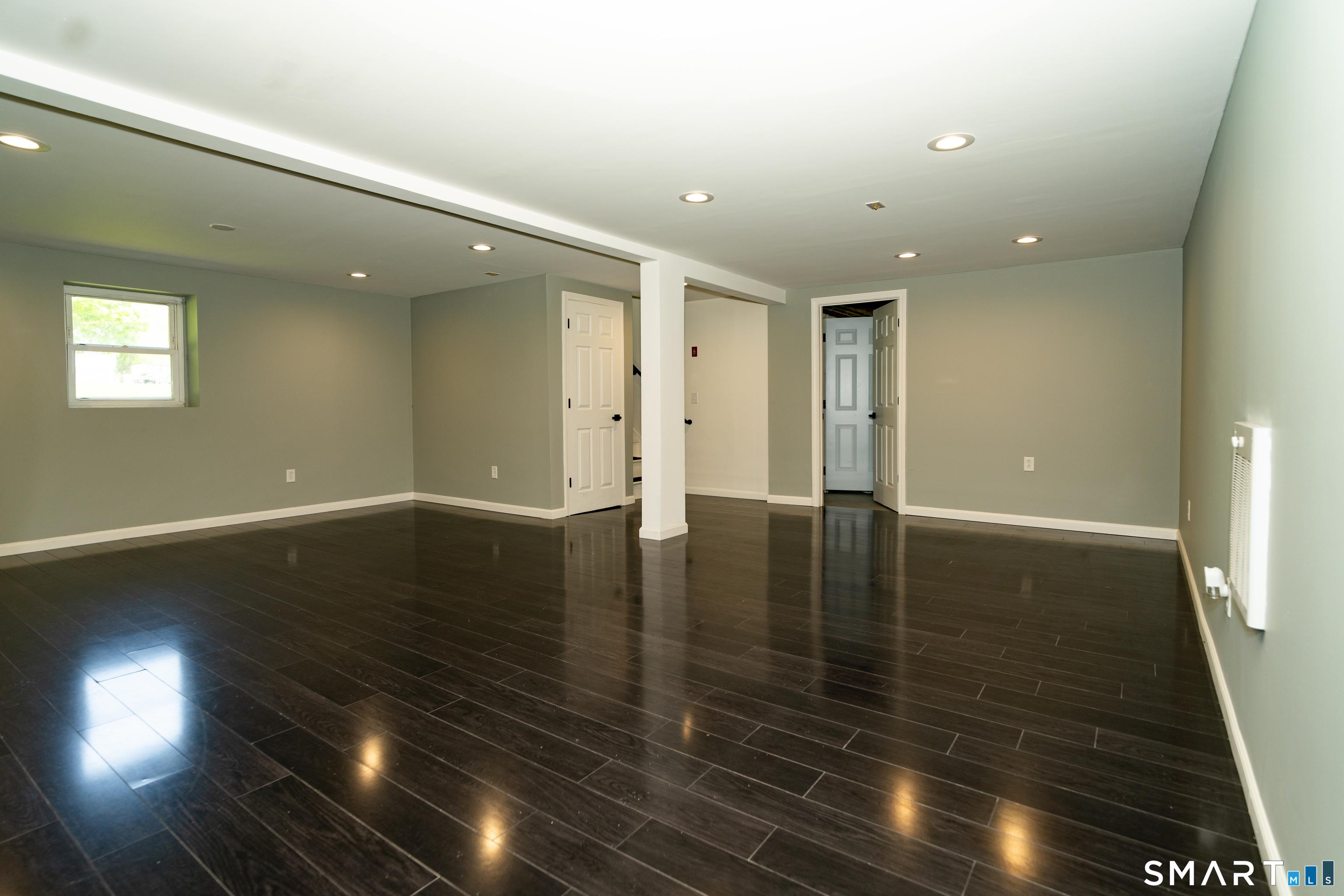 476, Connecticut, 06378, United States, 3 Bedrooms Bedrooms, ,2 BathroomsBathrooms,Residential,For Sale,2025073
