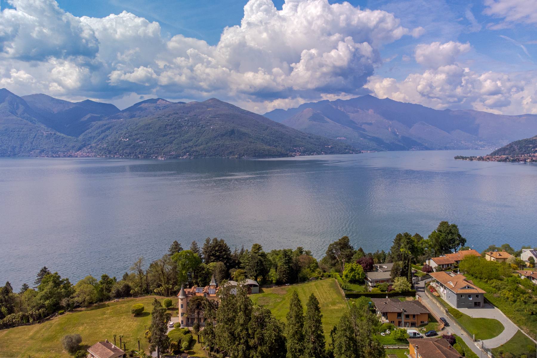 Luino, Varese, 21016, IT, 9 Bedrooms Bedrooms, ,10 BathroomsBathrooms,Residential,For Sale,1804075