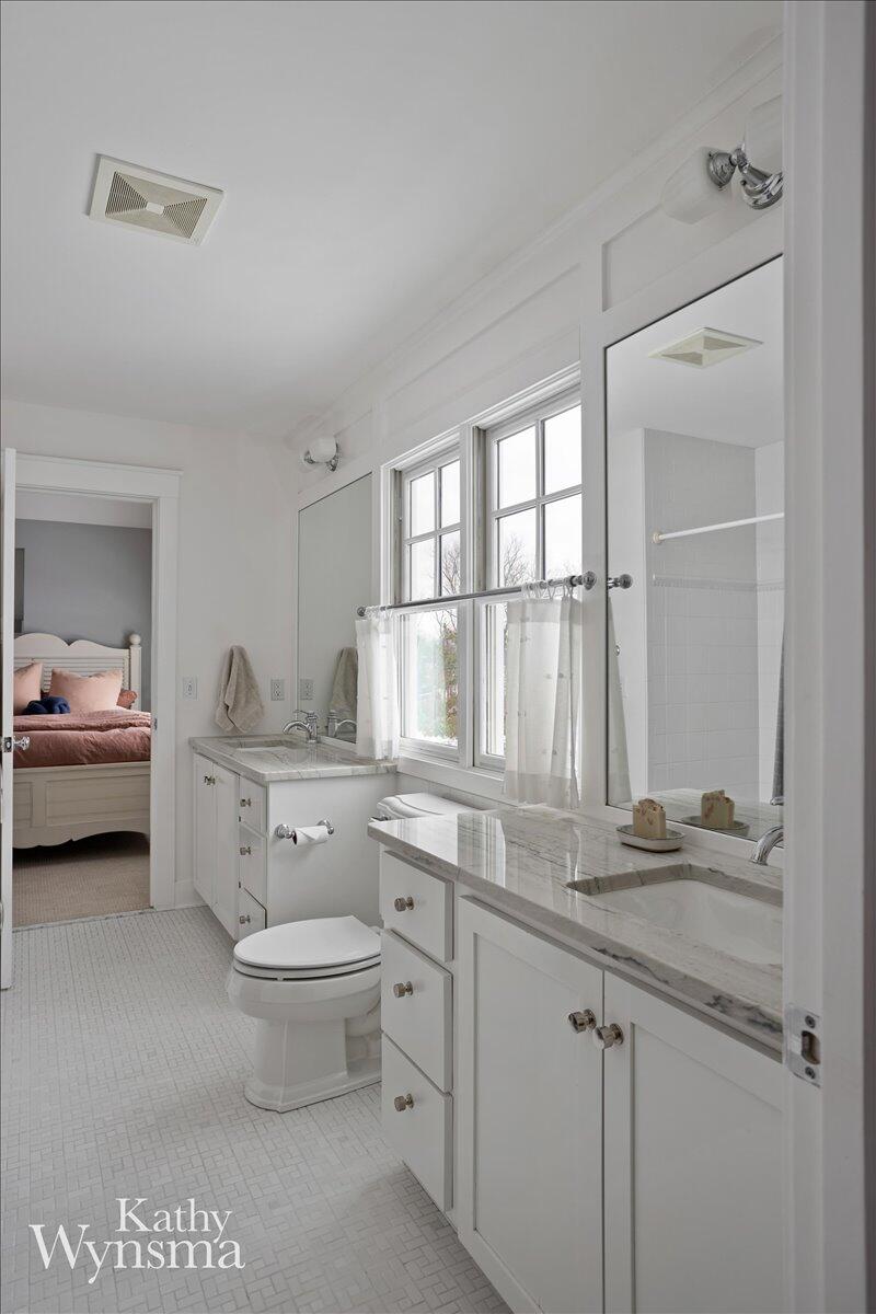 East Grand Rapids, Michigan, 49506, United States, 5 Bedrooms Bedrooms, ,5 BathroomsBathrooms,Residential,For Sale,1933647