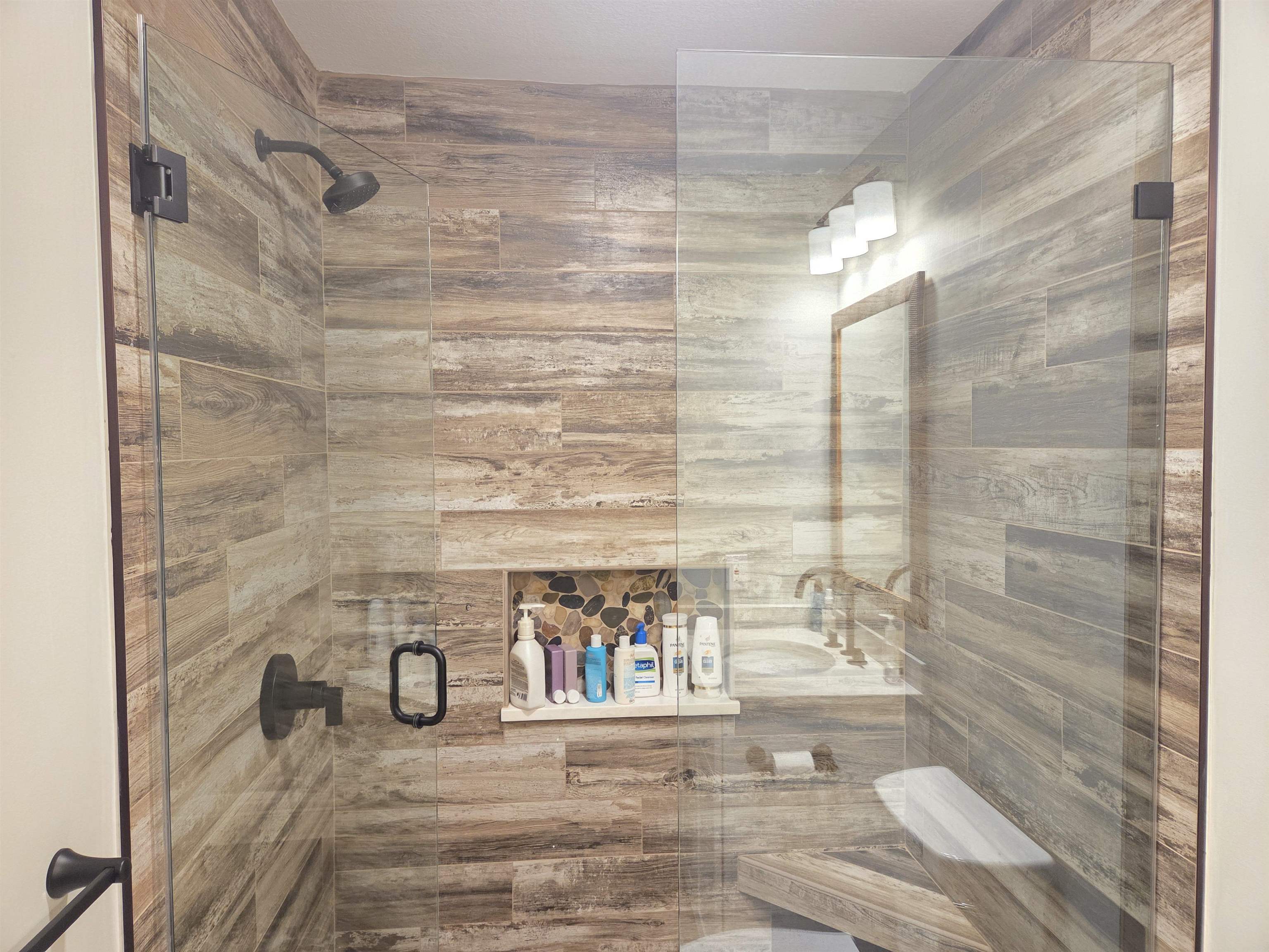 Lincoln, New Hampshire, 03251, United States, 3 Bedrooms Bedrooms, ,2 BathroomsBathrooms,Residential,For Sale,1987969