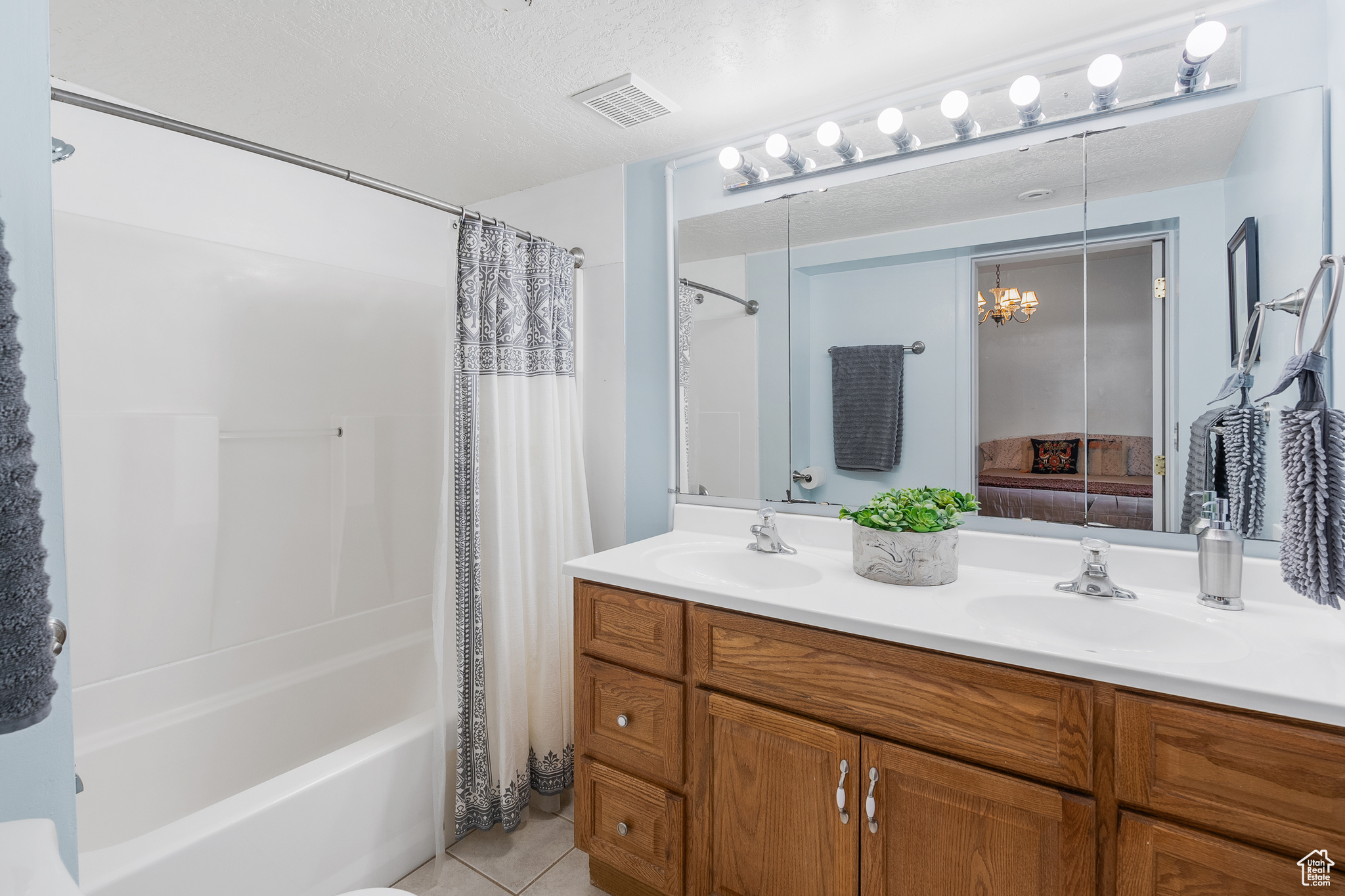 Farmington, Utah, 84025, United States, 4 Bedrooms Bedrooms, ,2 BathroomsBathrooms,Residential,For Sale,1866818