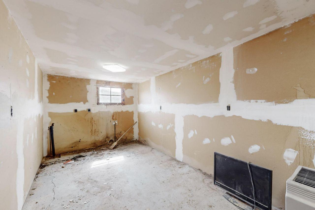 Espanola, New Mexico, 87532, United States, 5 Bedrooms Bedrooms, ,3 BathroomsBathrooms,Residential,For Sale,1762184