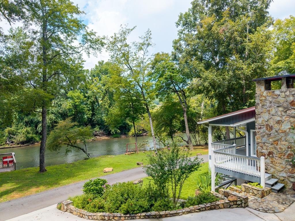 Murphy, North Carolina, 28906, United States, 2 Bedrooms Bedrooms, ,2 BathroomsBathrooms,Residential,For Sale,1976149