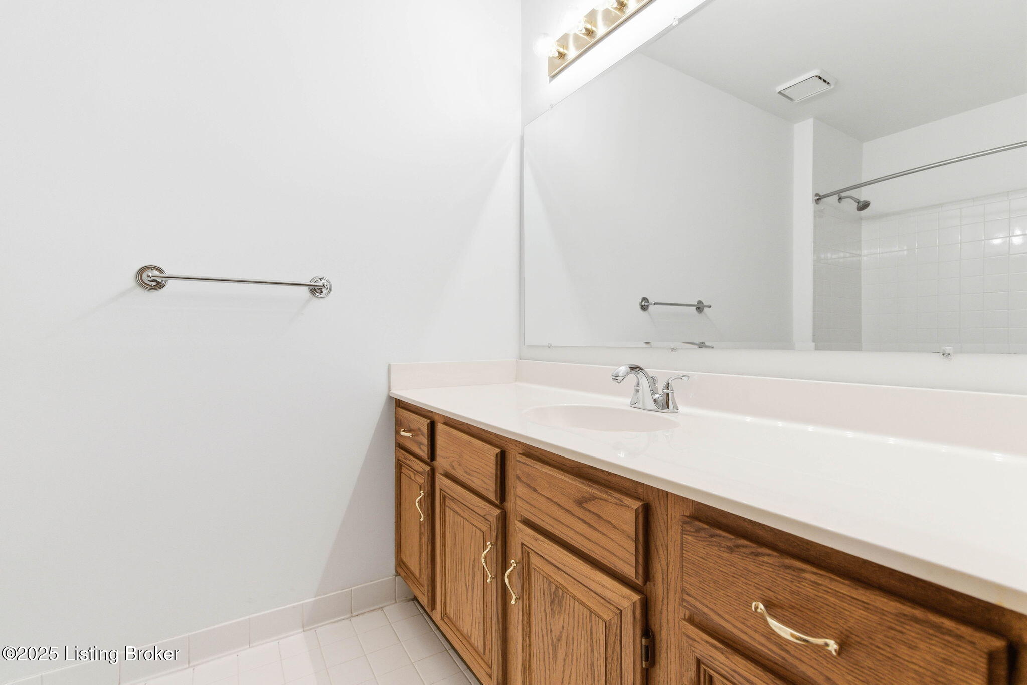 Prospect, Kentucky, 40059, United States, 3 Bedrooms Bedrooms, ,3 BathroomsBathrooms,Residential,For Sale,1996132