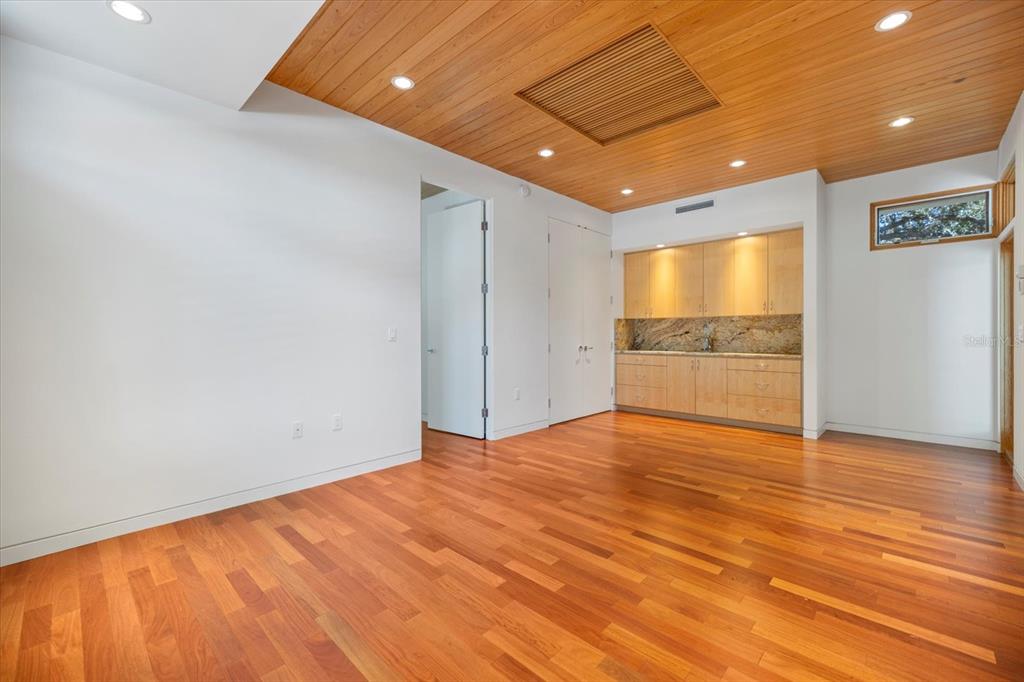 Sarasota, Florida, 34239, United States, 4 Bedrooms Bedrooms, ,5 BathroomsBathrooms,Residential,For Sale,1988202