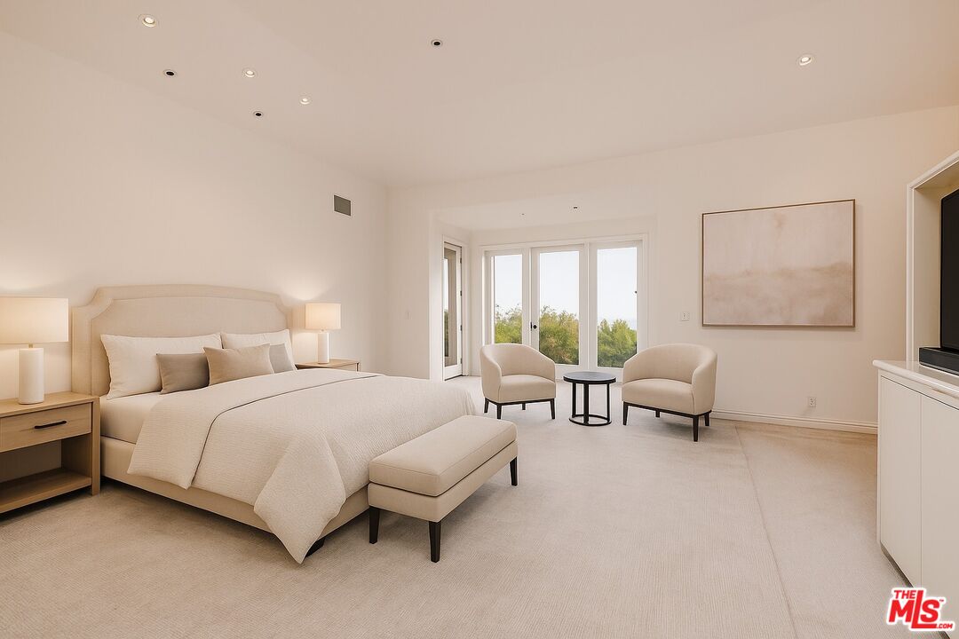 Beverly Hills, California, 90210, United States, 5 Bedrooms Bedrooms, ,4 BathroomsBathrooms,Residential,For Sale,1991118