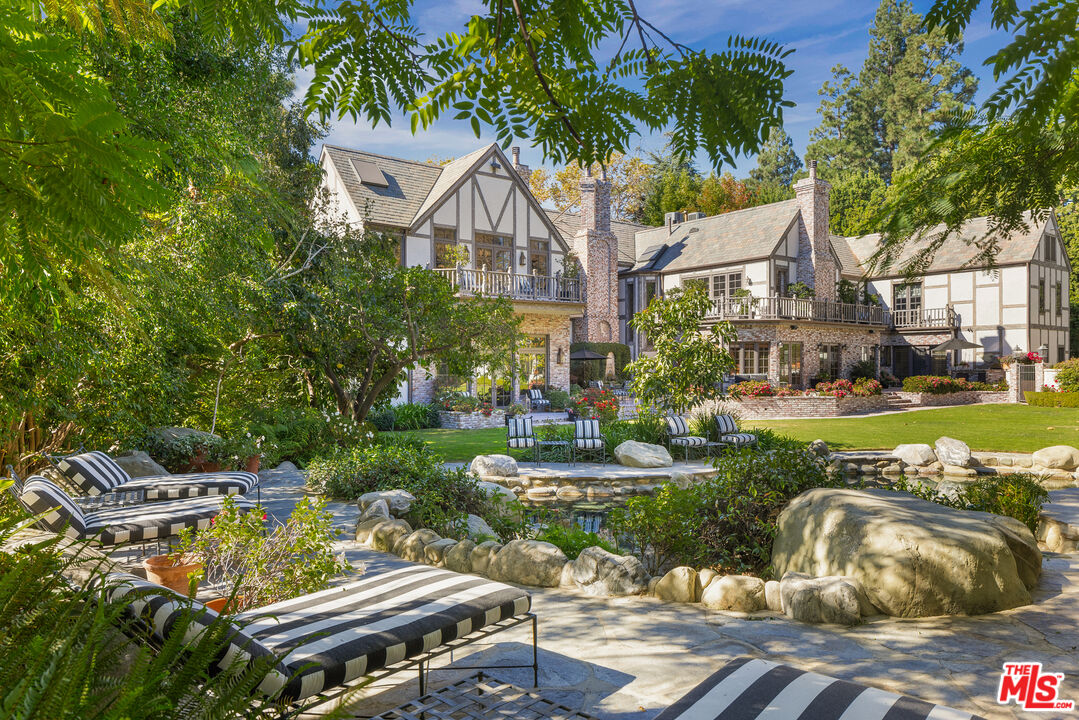 Beverly Hills, California, 90210, United States, 7 Bedrooms Bedrooms, ,9 BathroomsBathrooms,Residential,For Sale,1933482
