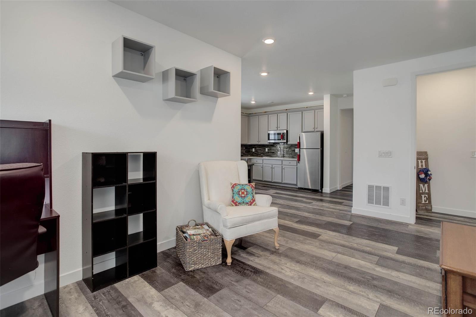 Aurora, Colorado, 80016, United States, 5 Bedrooms Bedrooms, ,2 BathroomsBathrooms,Residential,For Sale,1819057