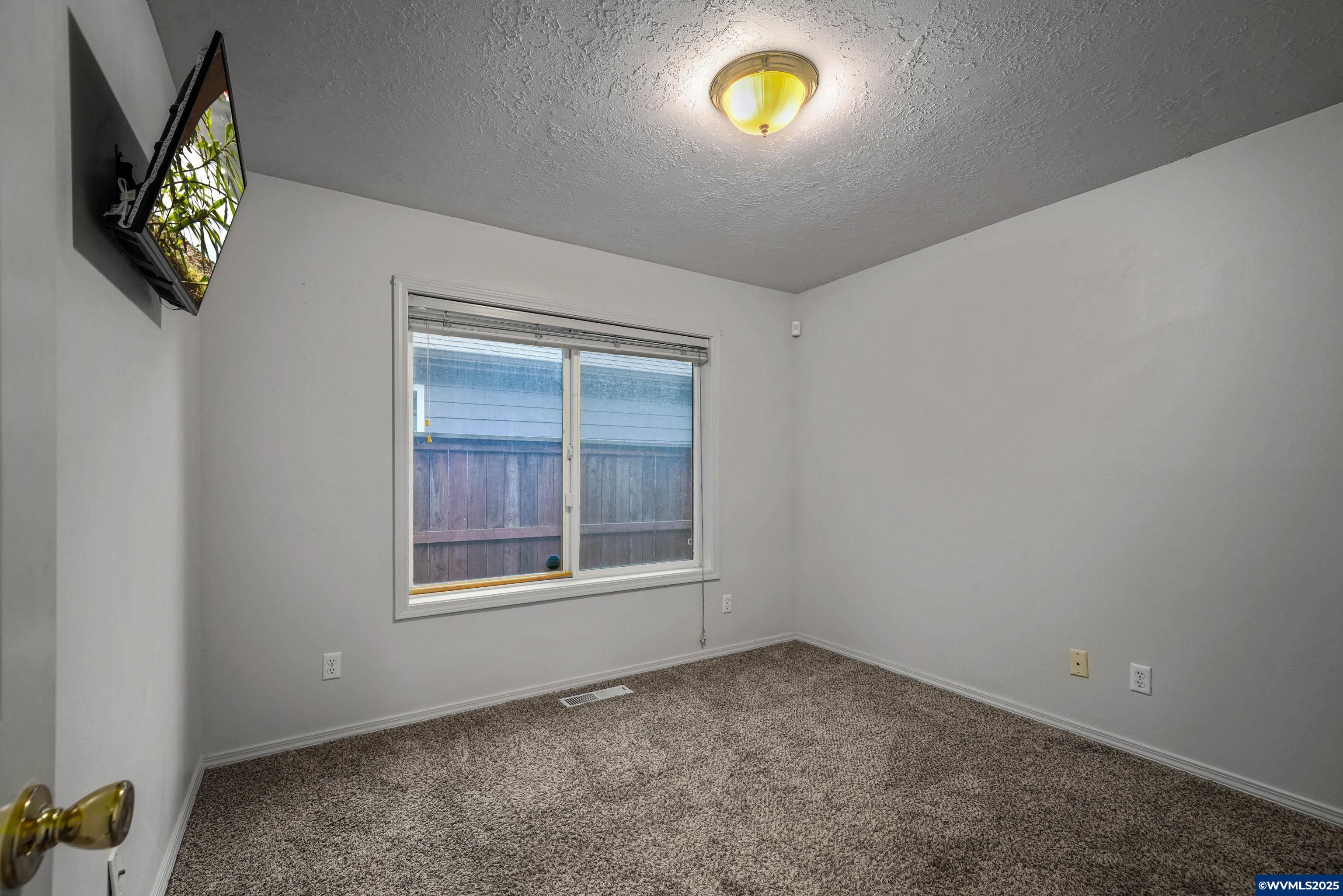 Keizer, Oregon, 97303, United States, 3 Bedrooms Bedrooms, ,2 BathroomsBathrooms,Residential,For Sale,1995738