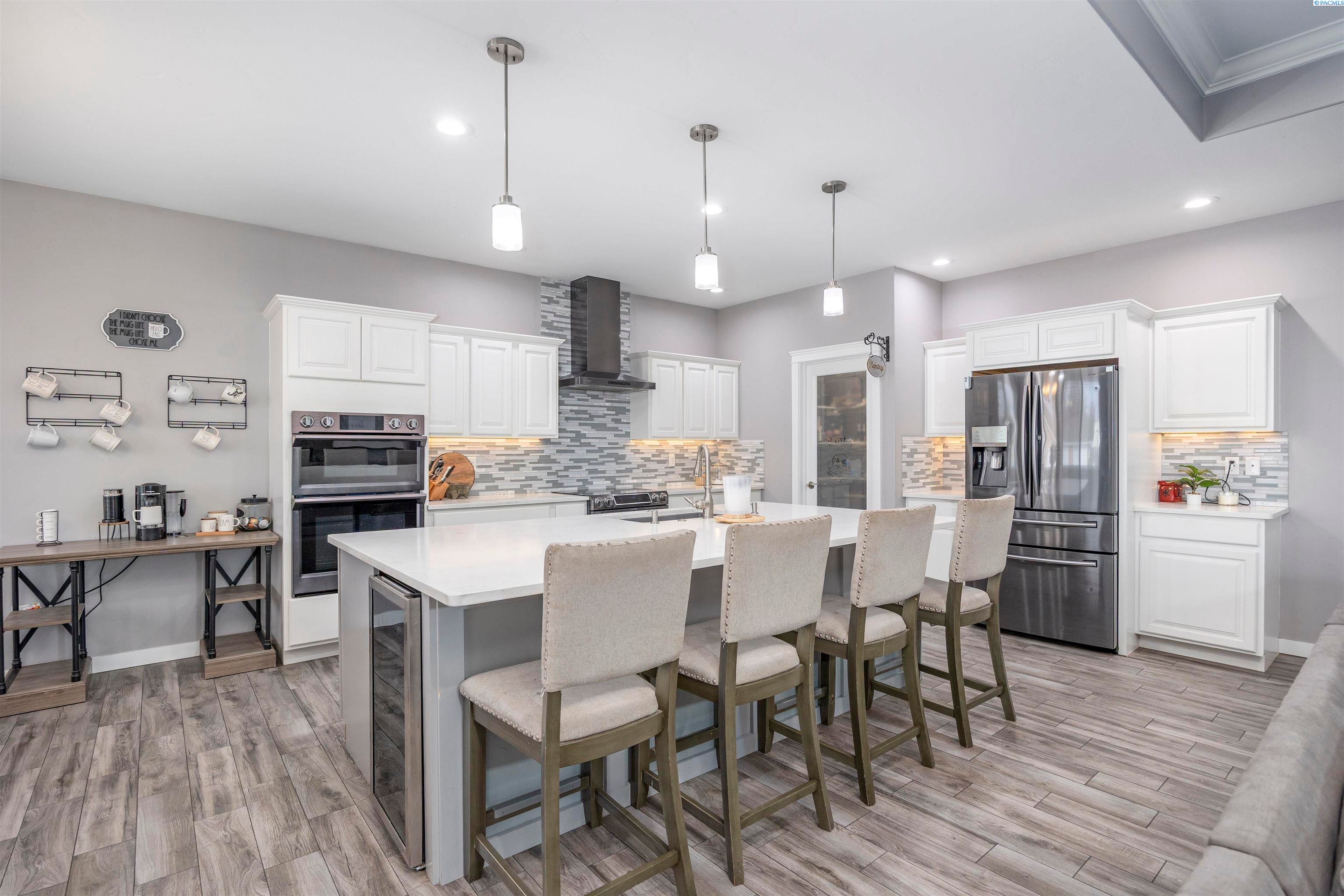 Pasco, Washington, 99301, United States, 6 Bedrooms Bedrooms, ,3 BathroomsBathrooms,Residential,For Sale,2005744