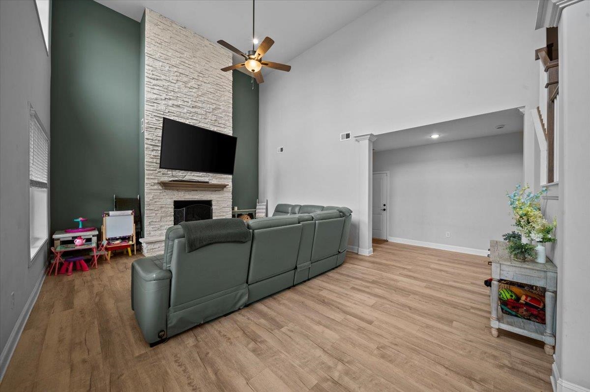 Campobello, South Carolina, 29322, United States, 5 Bedrooms Bedrooms, ,4 BathroomsBathrooms,Residential,For Sale,1978030