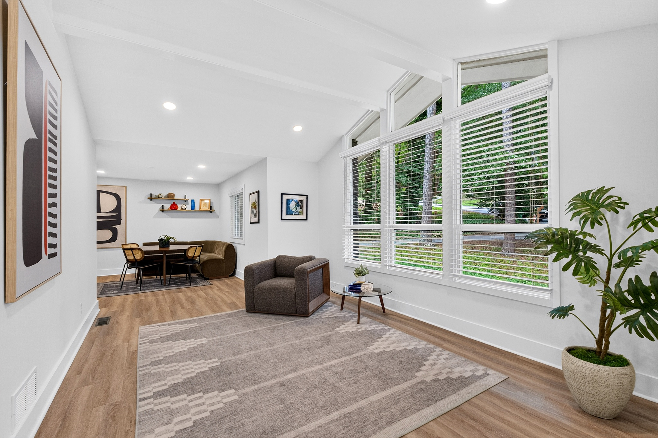  Completely Rebuilt from the Studs and Move-In Ready - 物件實景