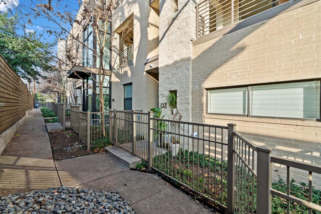 Dallas, Texas, 75219, United States, 2 Bedrooms Bedrooms, ,3 BathroomsBathrooms,Residential,For Sale,1911883