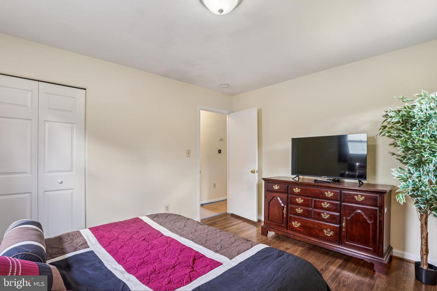 Rockville, Maryland, 20851, United States, 4 Bedrooms Bedrooms, ,2 BathroomsBathrooms,Residential,For Sale,1987492