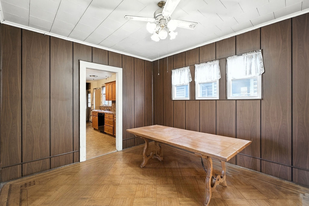 Howard Beach, New York, 11414, United States, 5 Bedrooms Bedrooms, ,2 BathroomsBathrooms,Residential,For Sale,1975186