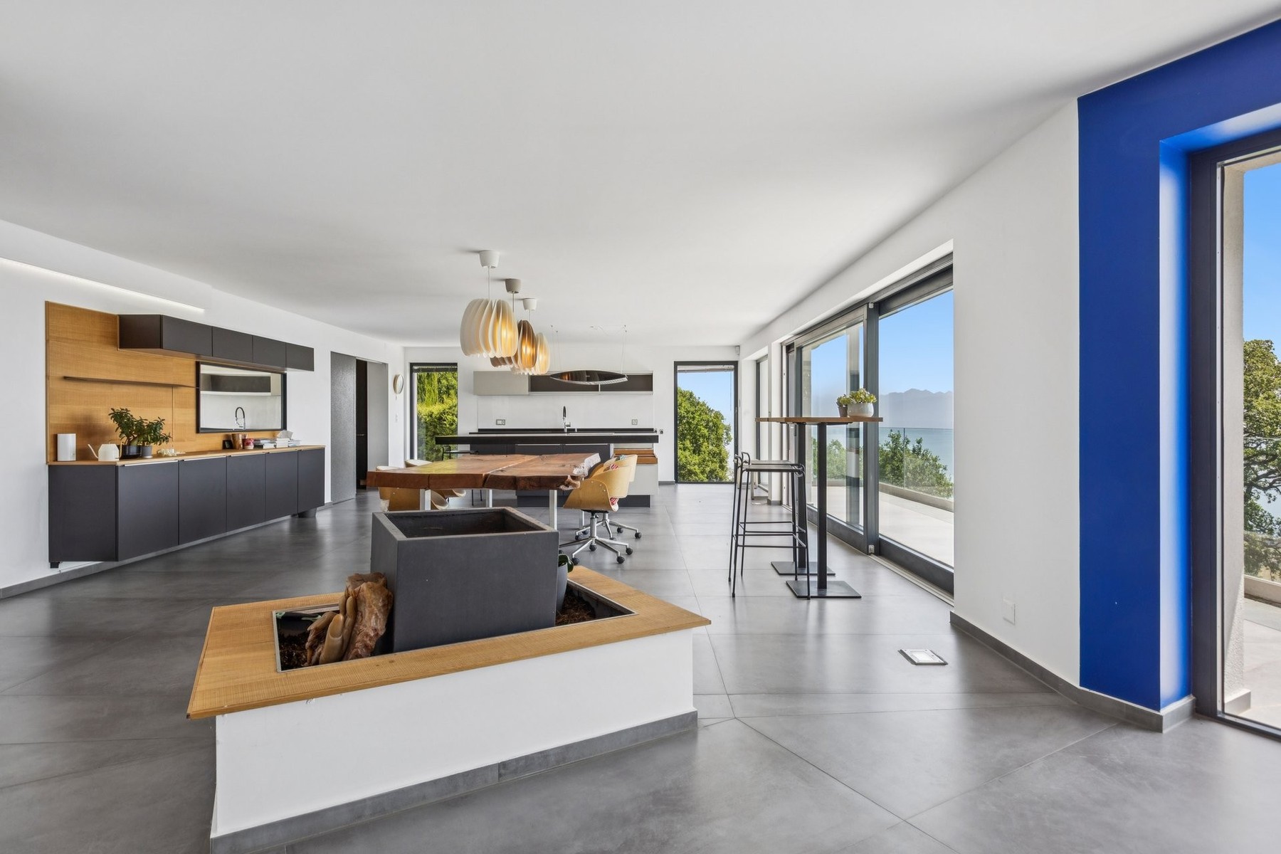  EXCEPTIONAL PANORAMIC VILLA WITH A POOL OVERLOOKING THE LAKE - 物件實景