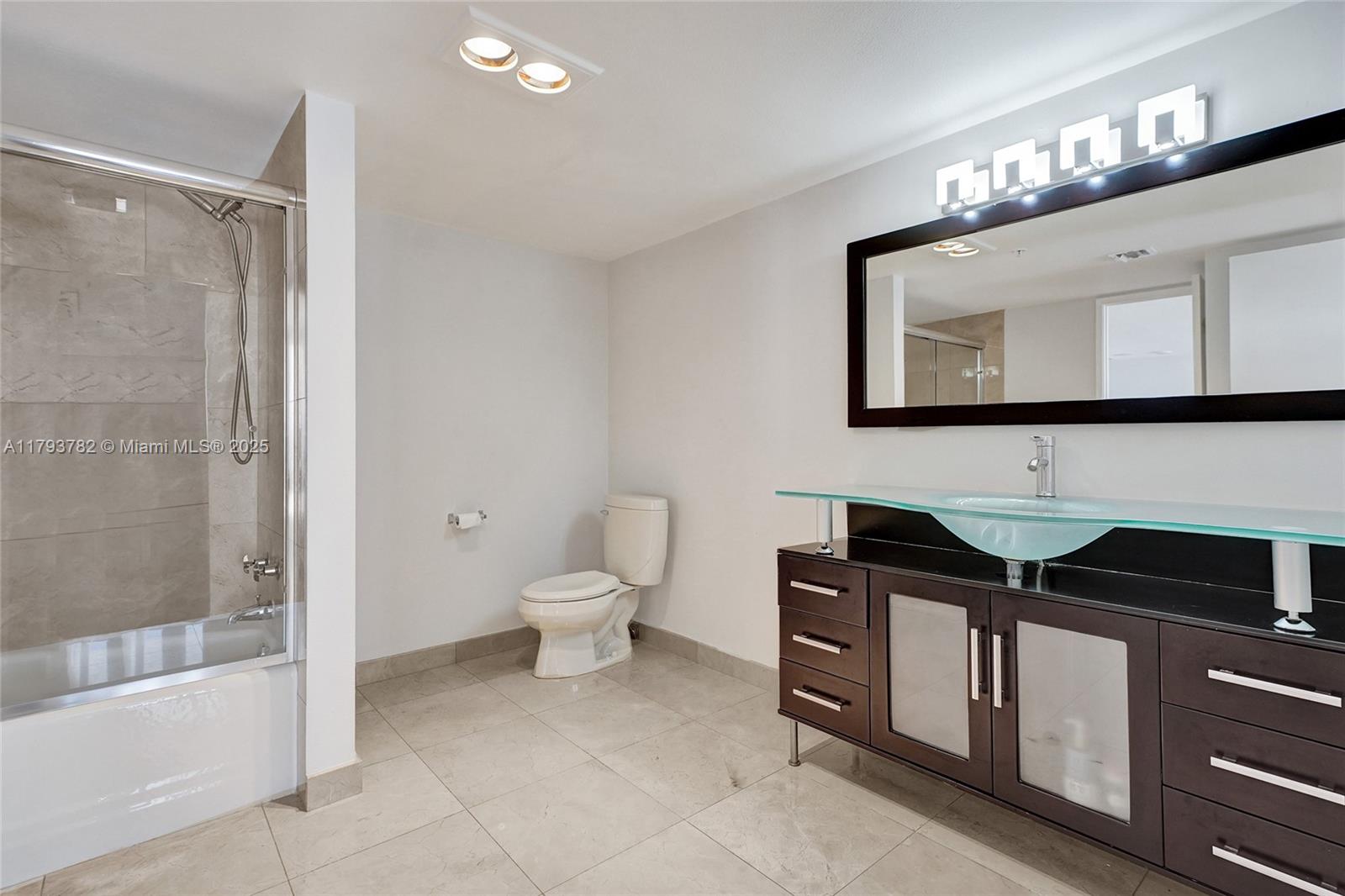 Aventura, Florida, 33180, United States, 5 Bedrooms Bedrooms, ,4 BathroomsBathrooms,Residential,For Sale,1794425