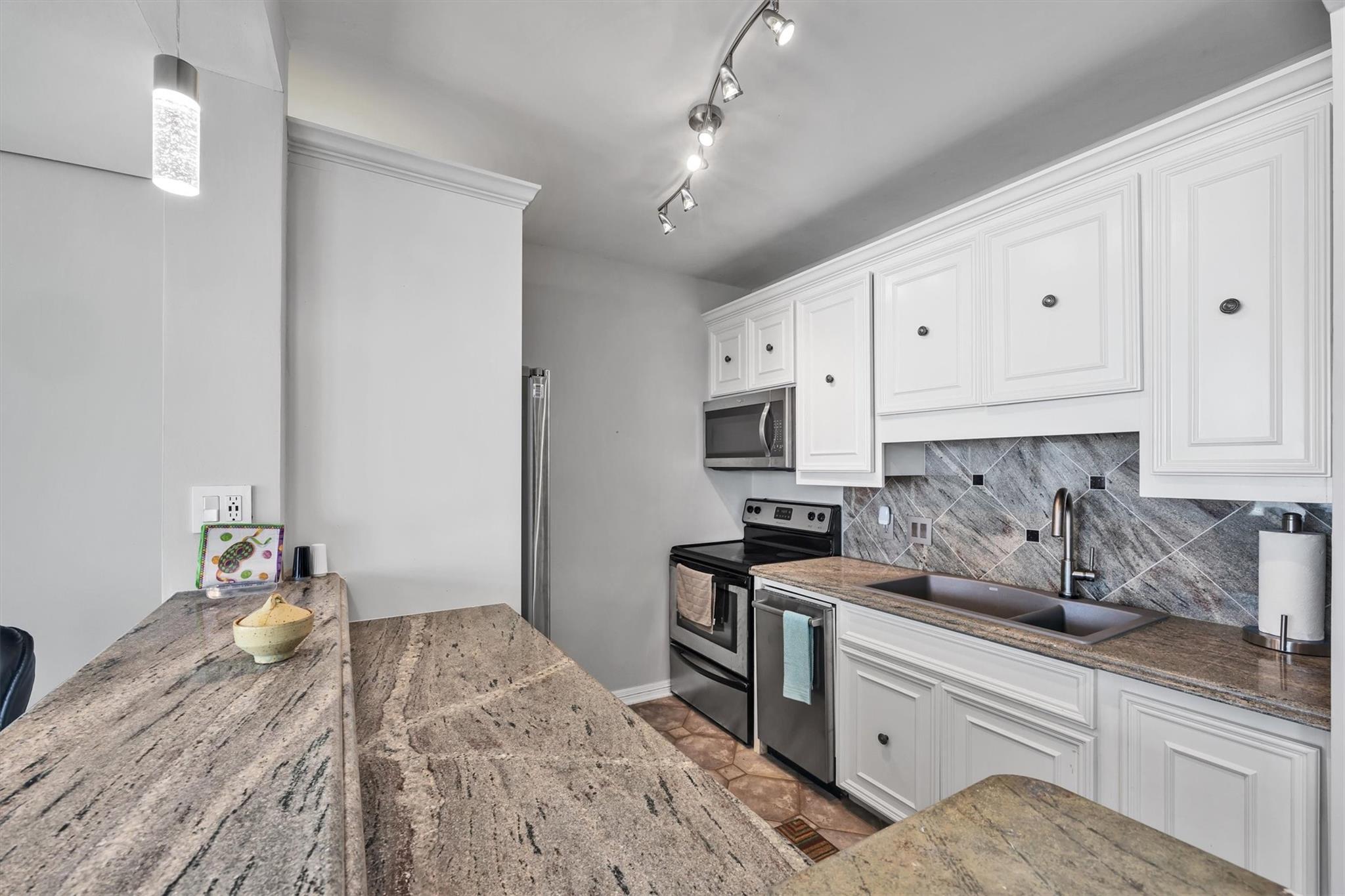 Galveston, Texas, 77550, United States, 2 Bedrooms Bedrooms, ,2 BathroomsBathrooms,Residential,For Sale,1827933