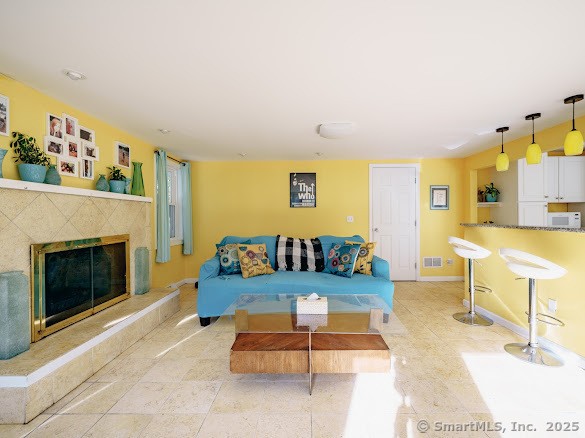 Orange, Connecticut, 06477, United States, 2 Bedrooms Bedrooms, ,2 BathroomsBathrooms,Residential,For Sale,1867599