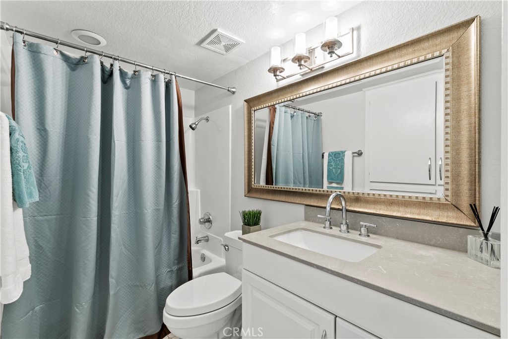 Laguna Hills, California, 92656, United States, 2 Bedrooms Bedrooms, ,2 BathroomsBathrooms,Residential,For Sale,1988360