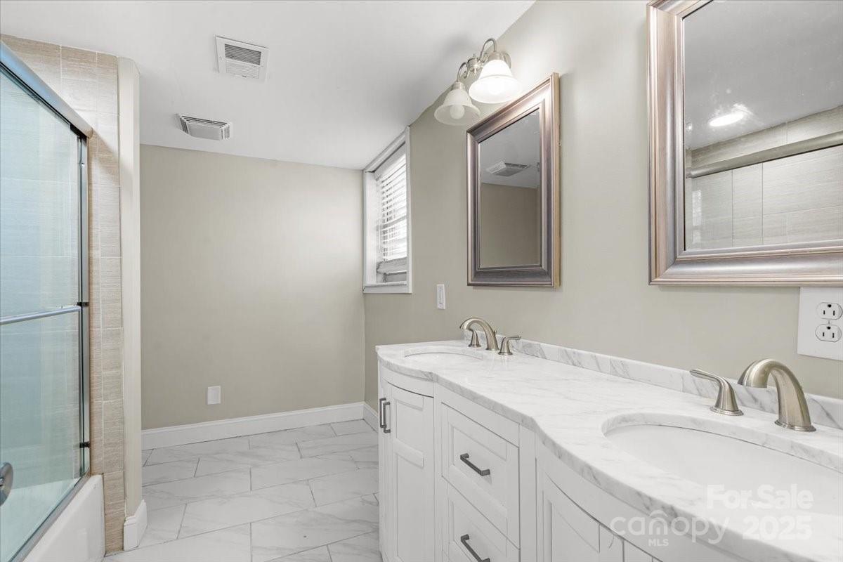 Belmont, North Carolina, 28012, United States, 3 Bedrooms Bedrooms, ,3 BathroomsBathrooms,Residential,For Sale,1913522