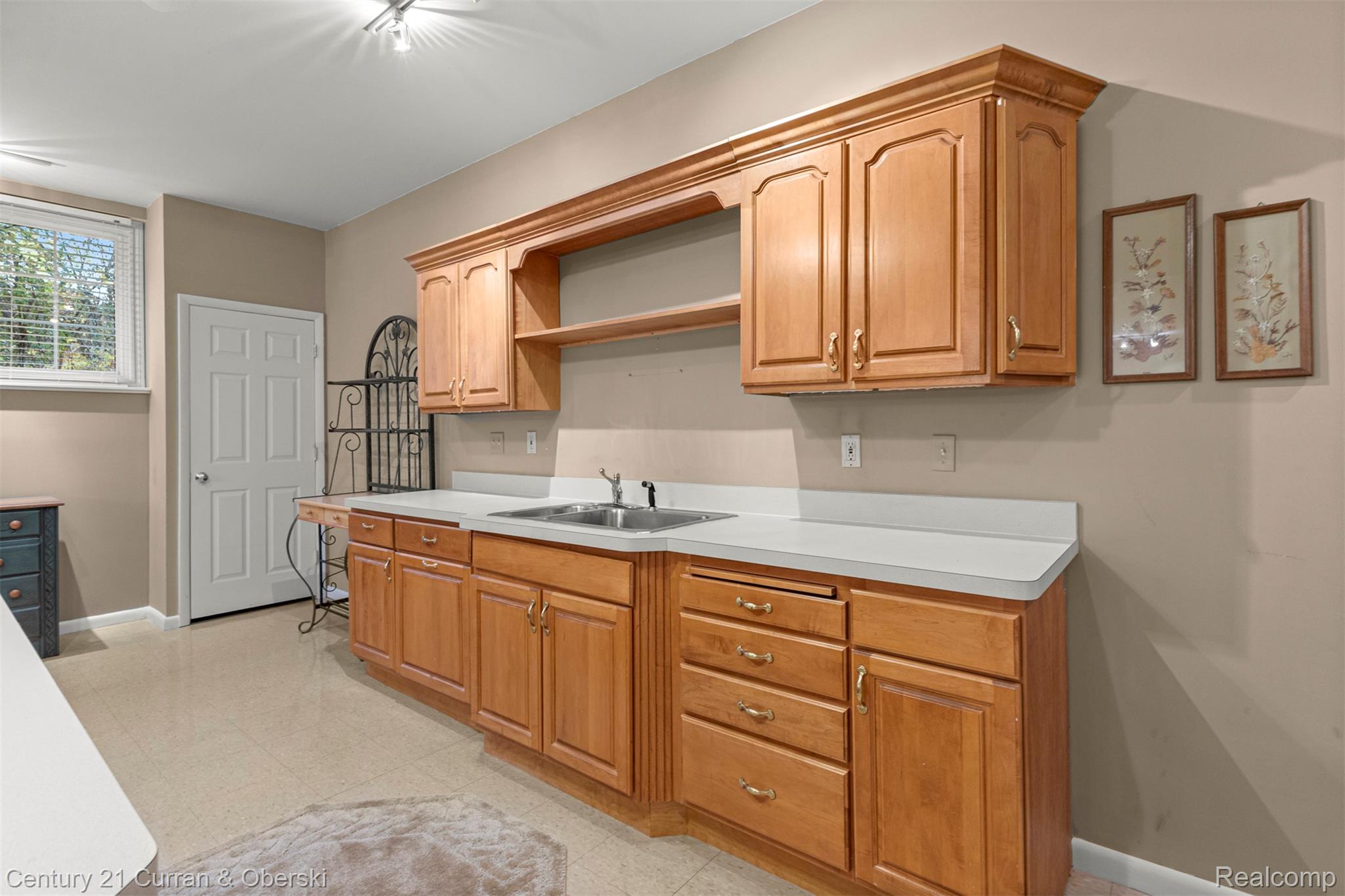 Shelby Charter Township, Michigan, 48316, United States, 2 Bedrooms Bedrooms, ,4 BathroomsBathrooms,Residential,For Sale,1977088