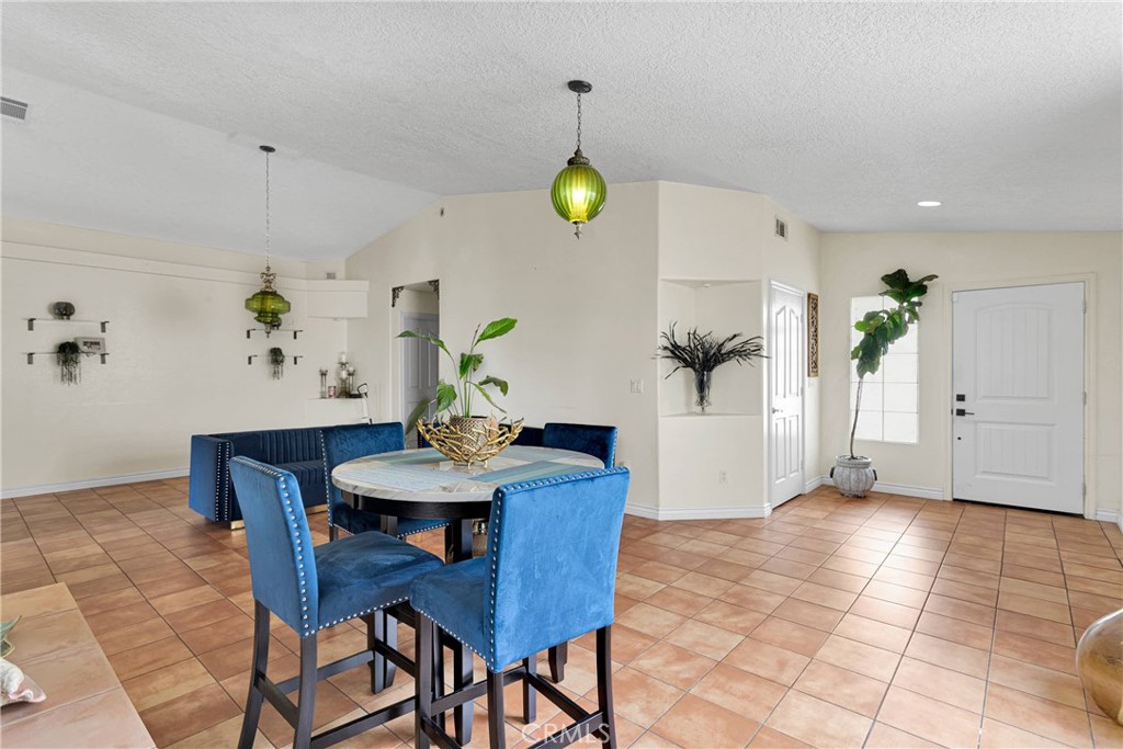 Victorville, California, 92395, United States, 4 Bedrooms Bedrooms, ,2 BathroomsBathrooms,Residential,For Sale,1927294