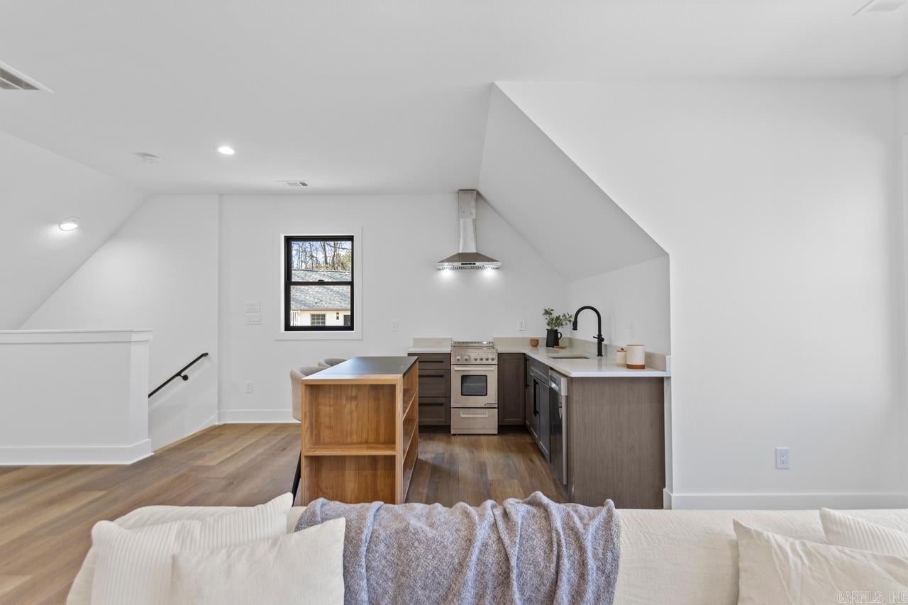 Alexander, Arkansas, 72002, United States, 6 Bedrooms Bedrooms, ,4 BathroomsBathrooms,Residential,For Sale,1986136