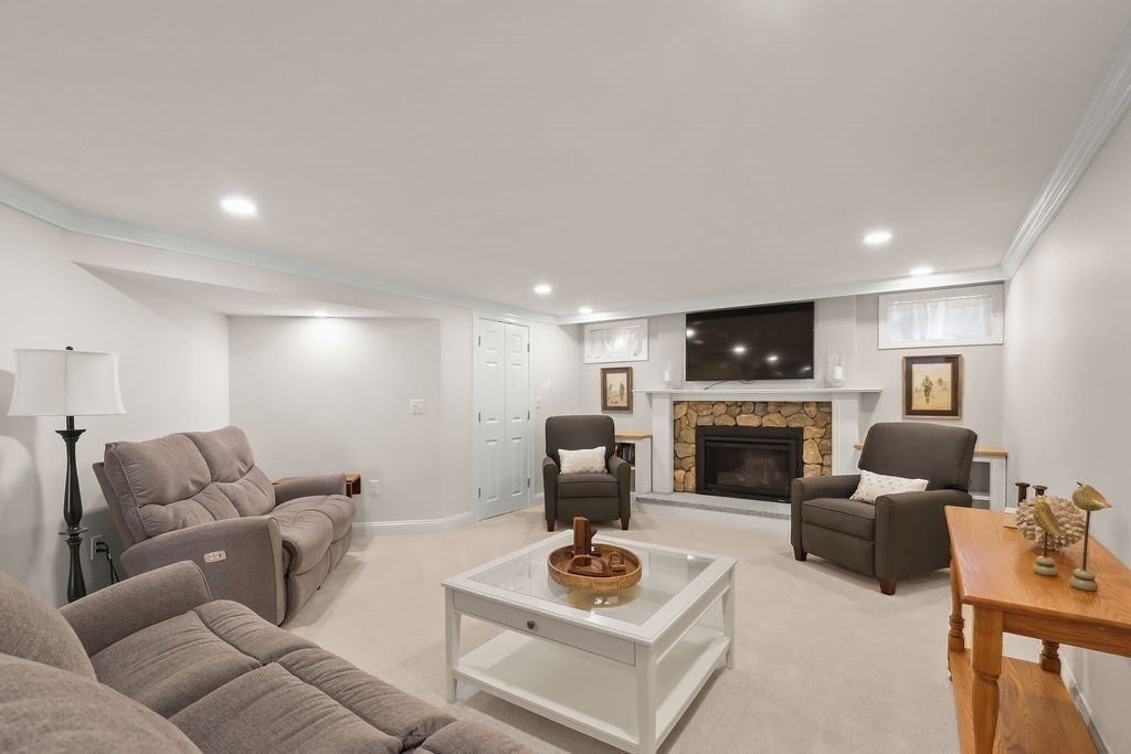 Plymouth, Massachusetts, 02360, United States, 4 Bedrooms Bedrooms, ,5 BathroomsBathrooms,Residential,For Sale,2040614