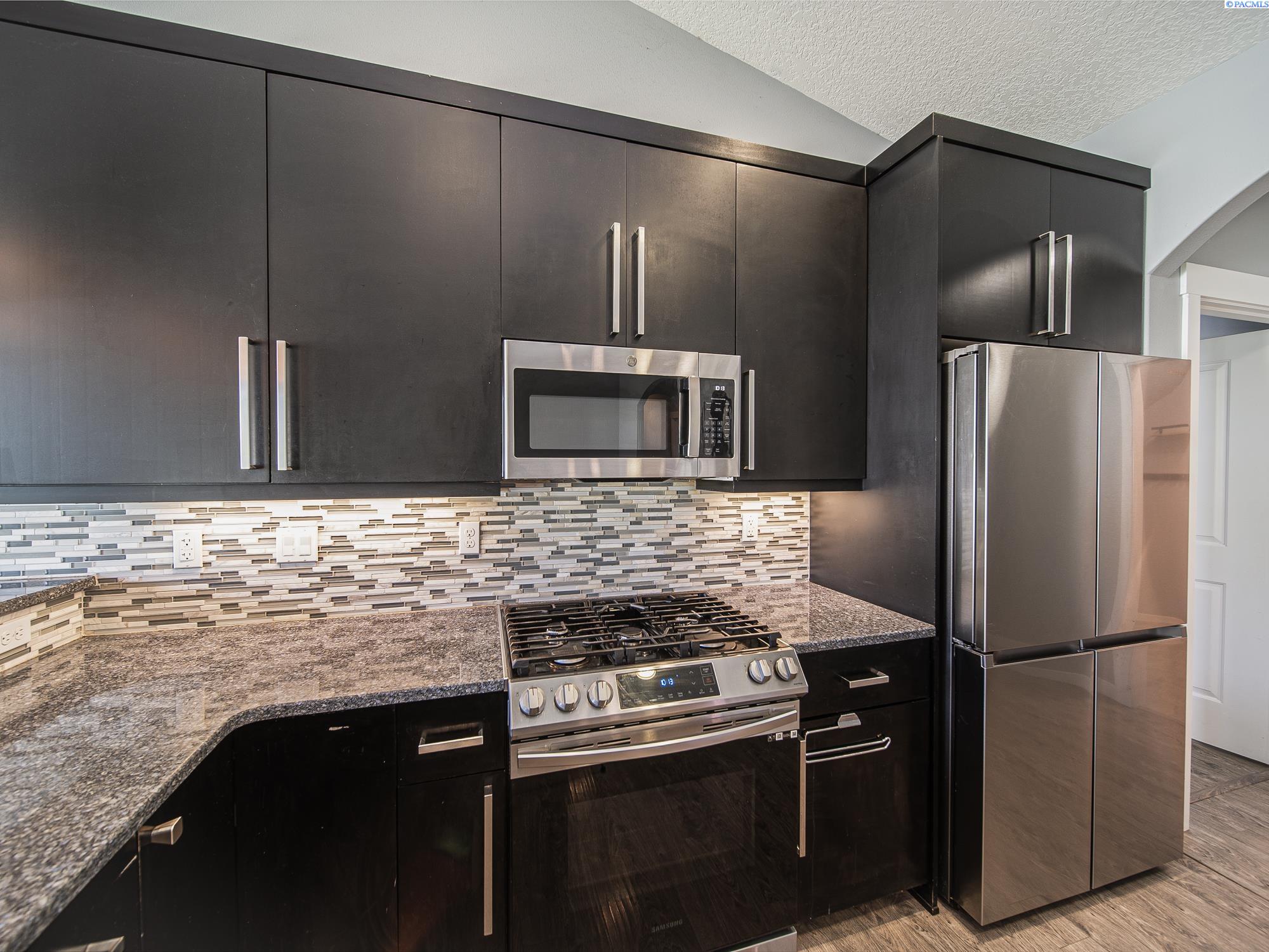 Pasco, Washington, 99301, United States, 4 Bedrooms Bedrooms, ,3 BathroomsBathrooms,Residential,For Sale,1933417