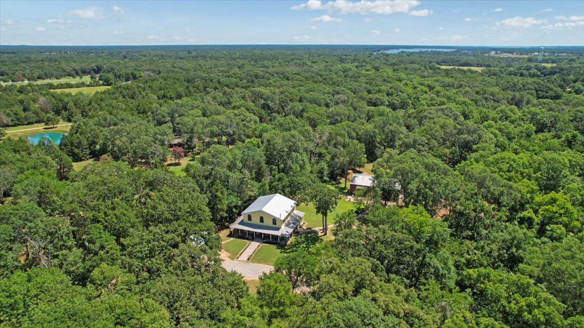 Bonham, Texas, 75418, United States, 6 Bedrooms Bedrooms, ,3 BathroomsBathrooms,Residential,For Sale,1983606