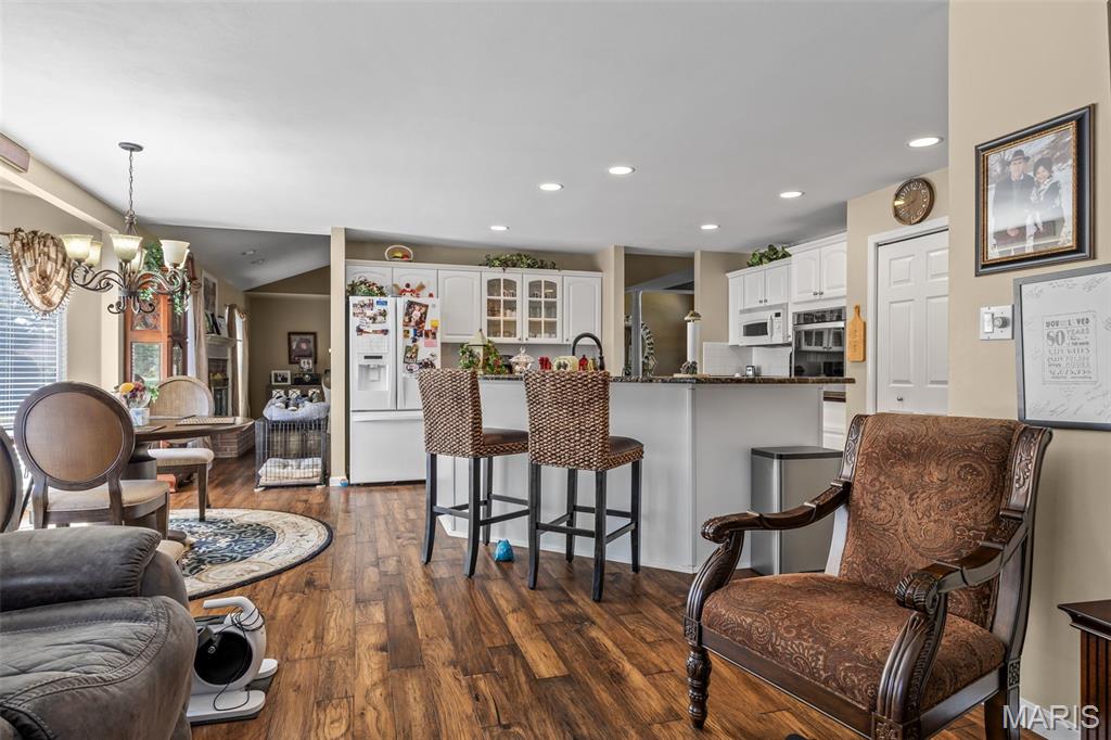 Farmington, Missouri, 63640, United States, 3 Bedrooms Bedrooms, ,3 BathroomsBathrooms,Residential,For Sale,1942281