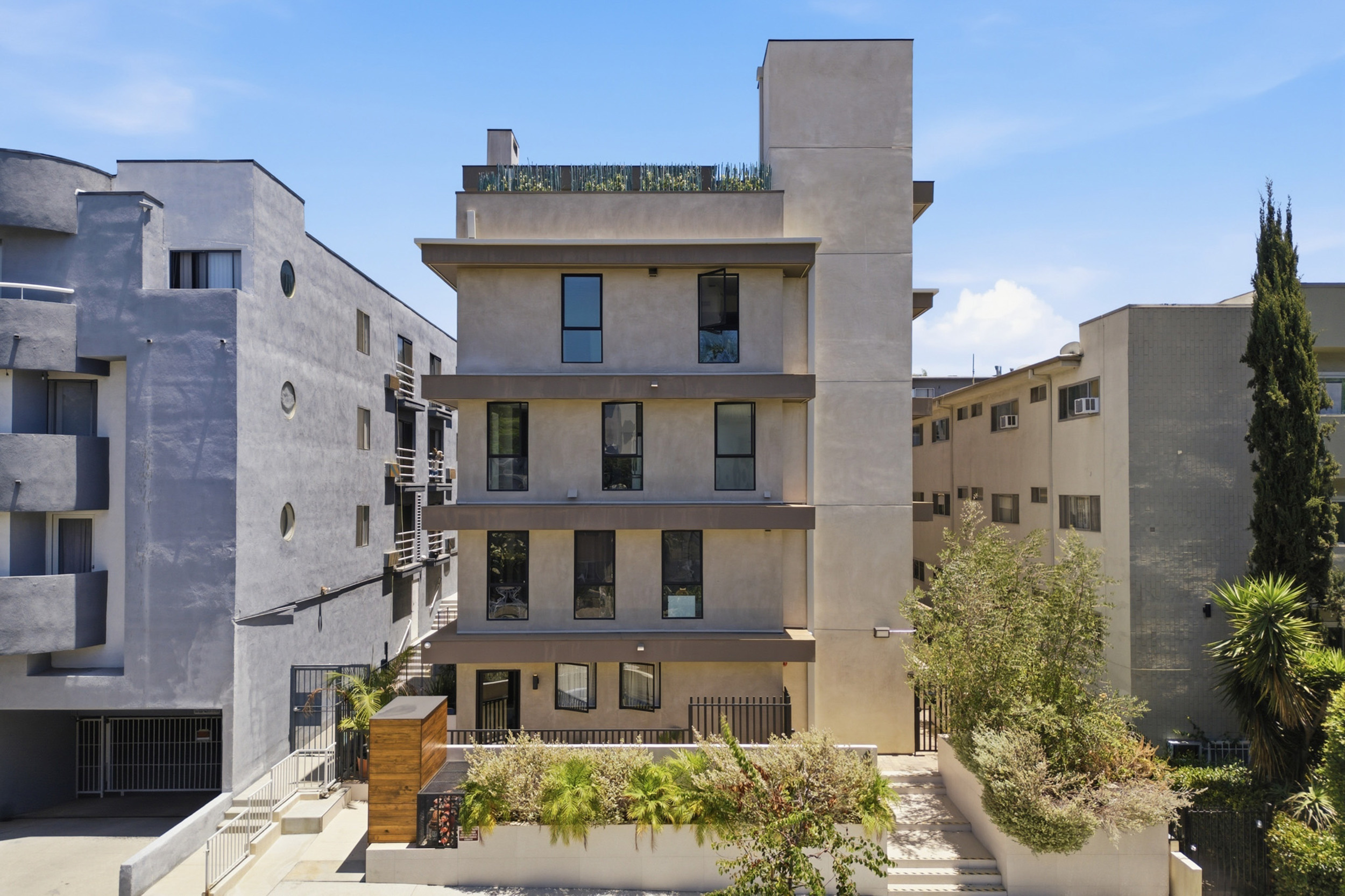  1434  N Poinsettia Pl - 物件實景