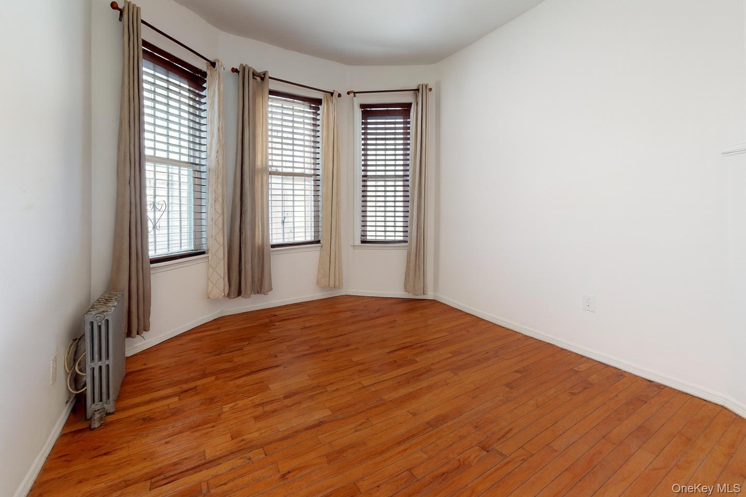 Jamaica, New York, 11435, United States, 4 Bedrooms Bedrooms, ,3 BathroomsBathrooms,Residential,For Sale,1927157