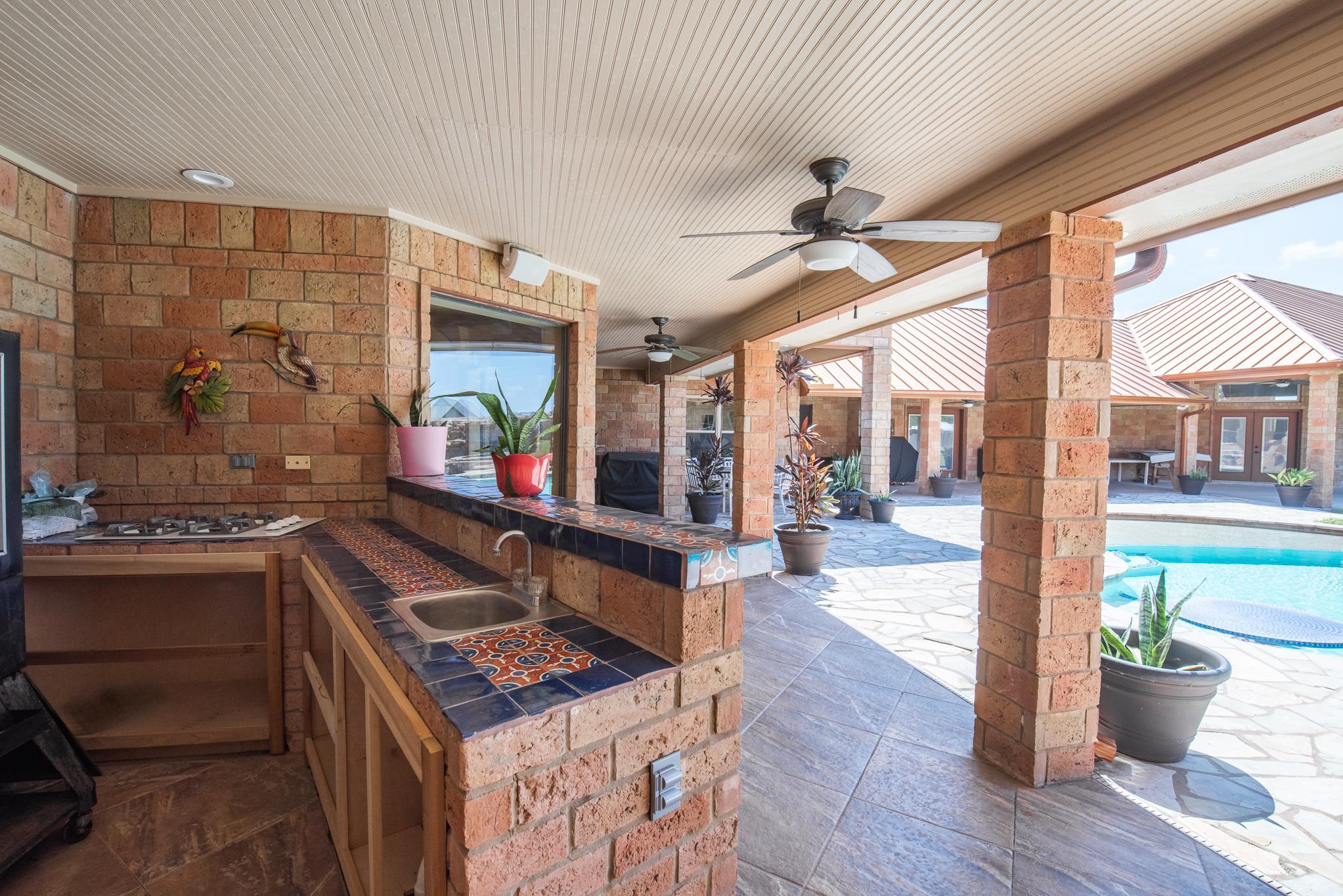 Kingsville, Texas, 78363, United States, 5 Bedrooms Bedrooms, ,6 BathroomsBathrooms,Residential,For Sale,1925551