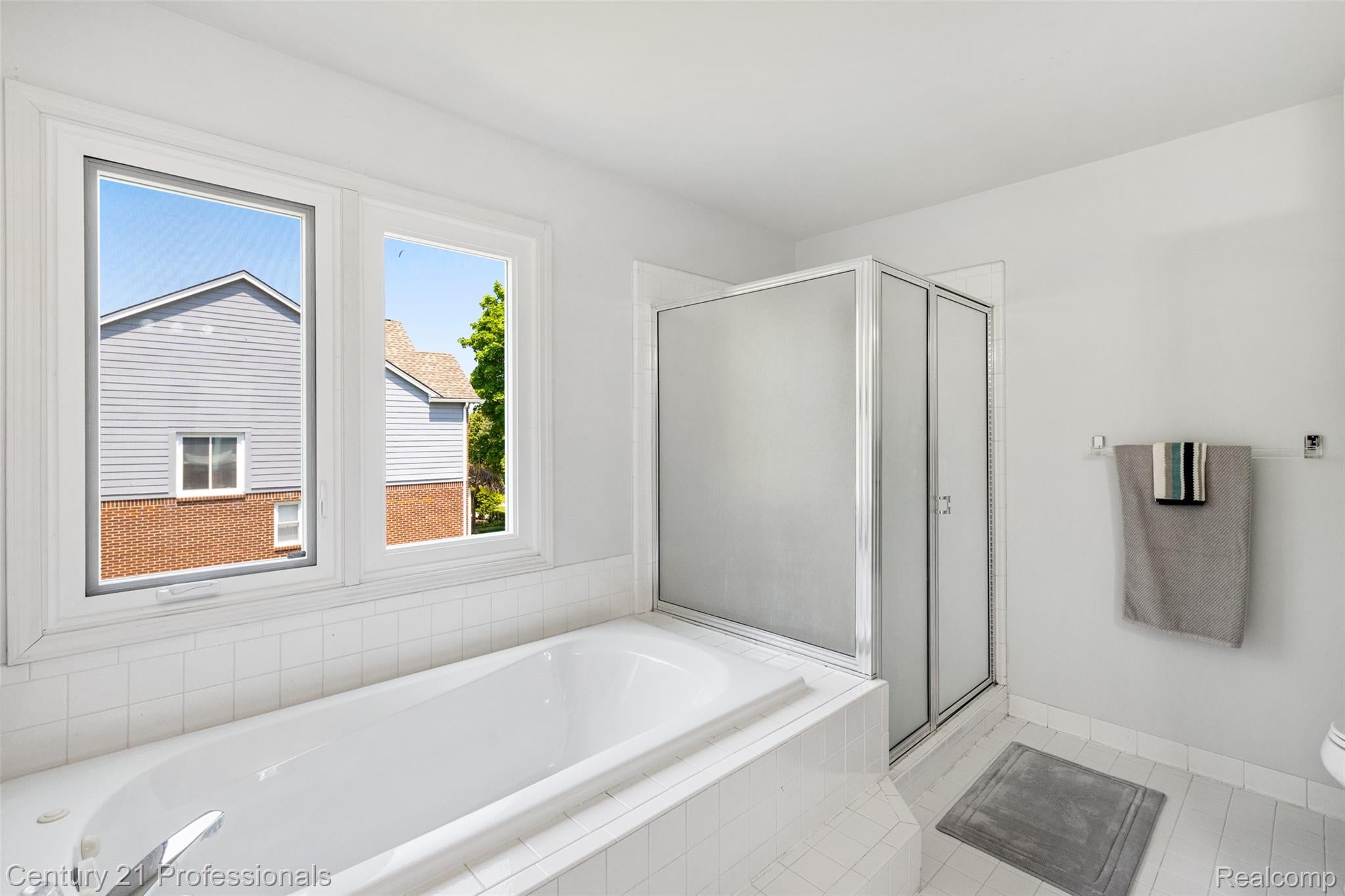 LakeOrion, Michigan, 48359, United States, 4 Bedrooms Bedrooms, ,3 BathroomsBathrooms,Residential,For Sale,1973715