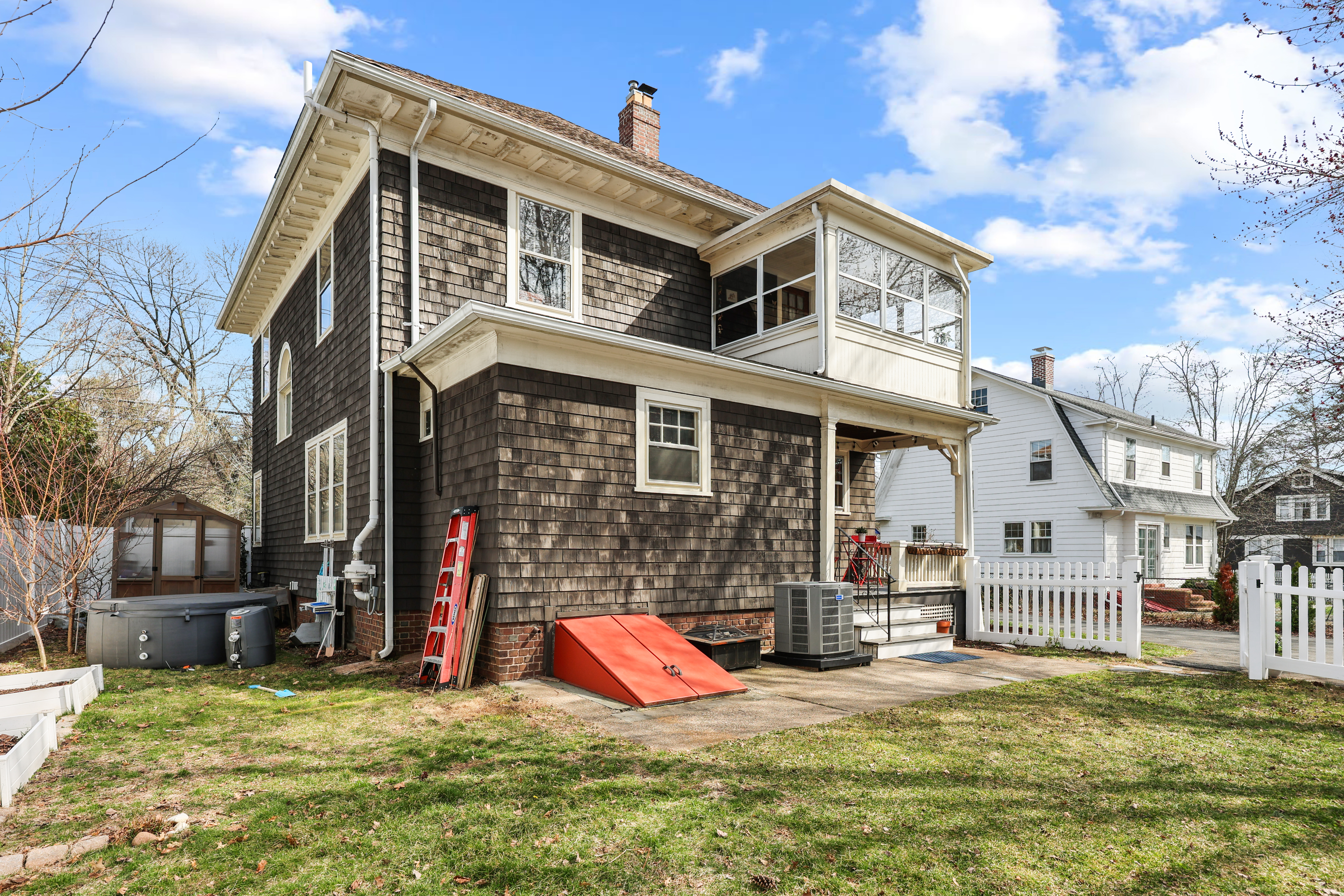  1720 Whitney Avenue - 物件實景