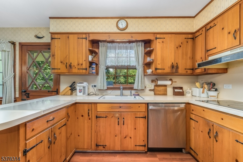 Raritan Twp., New Jersey, 08822, United States, 3 Bedrooms Bedrooms, ,2 BathroomsBathrooms,Residential,For Sale,1917160